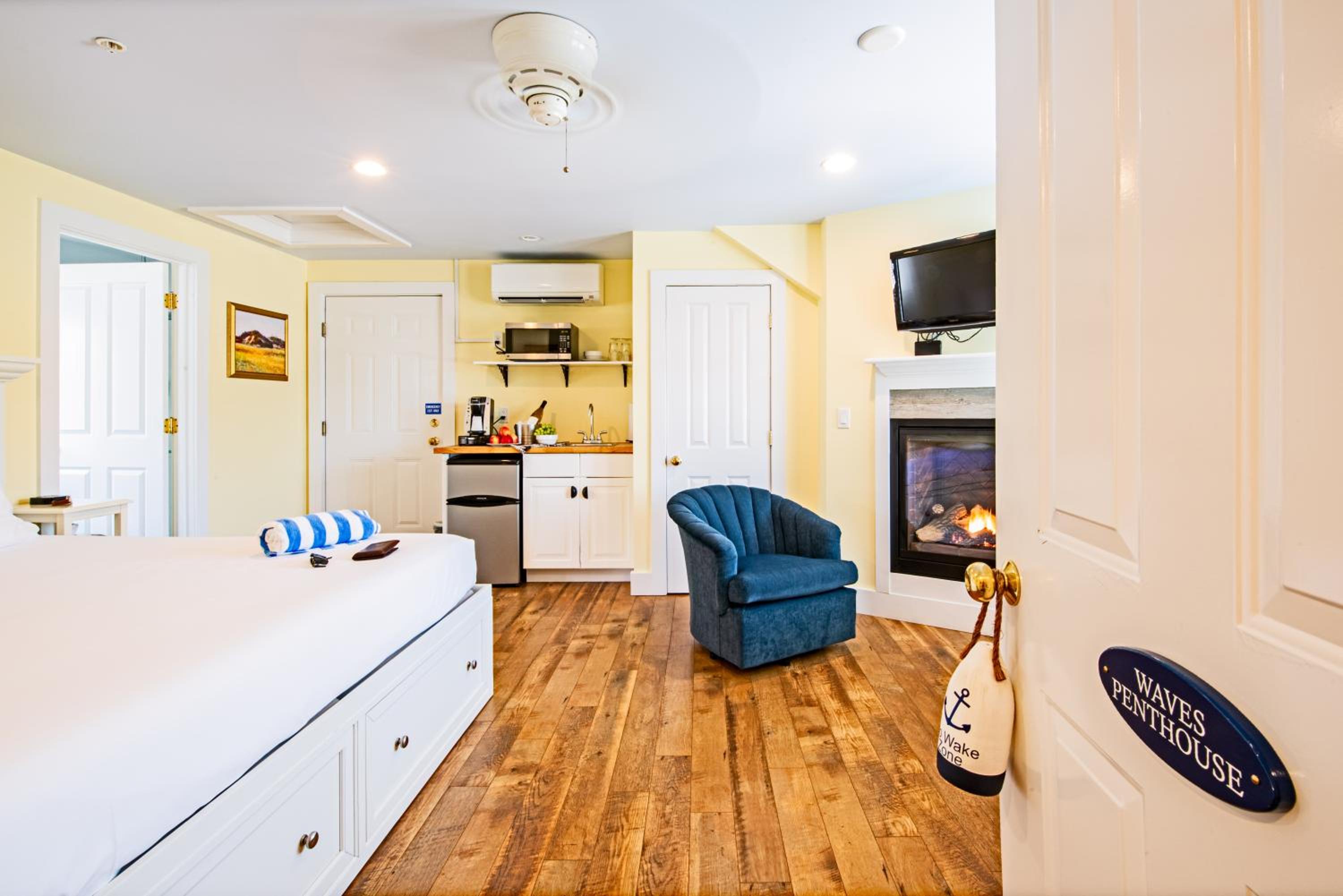 King Suite with Spa Bath photo 3