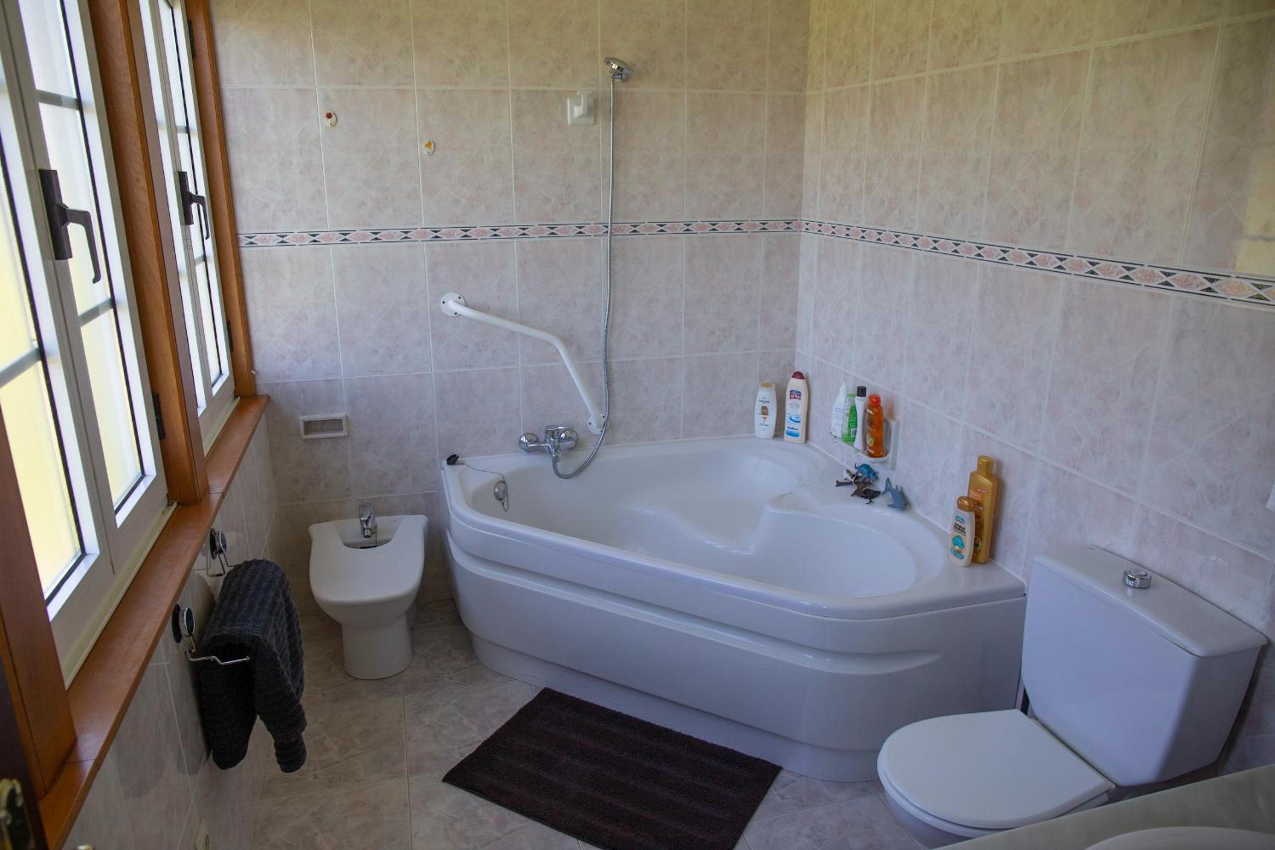Double Room with Shared Bathroom photo 3
