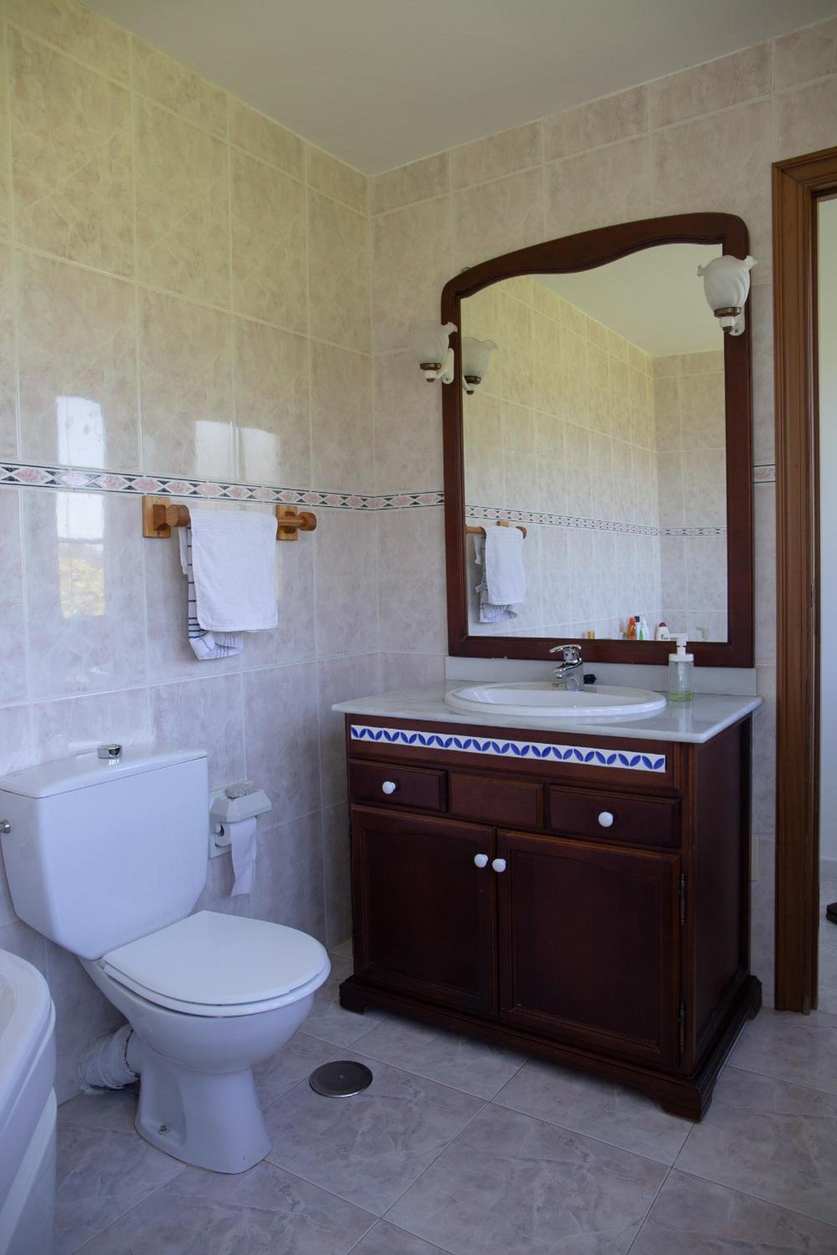 Double Room with Shared Bathroom photo 3