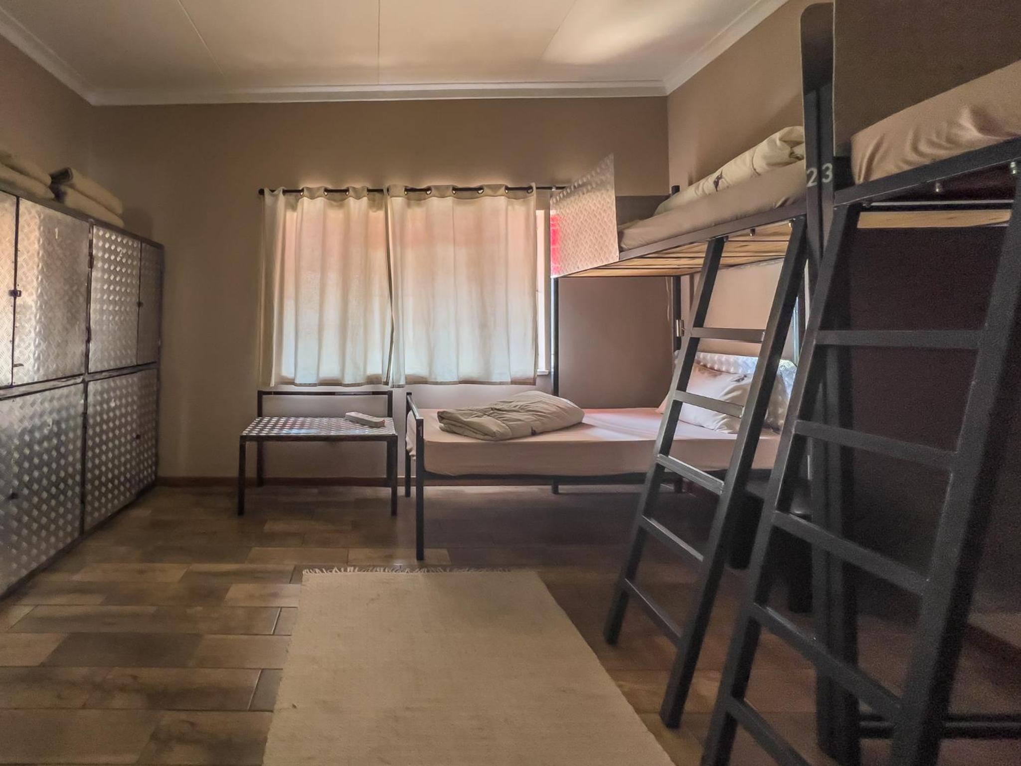 Bed in 4-Bed Mixed Dormitory Room photo 2