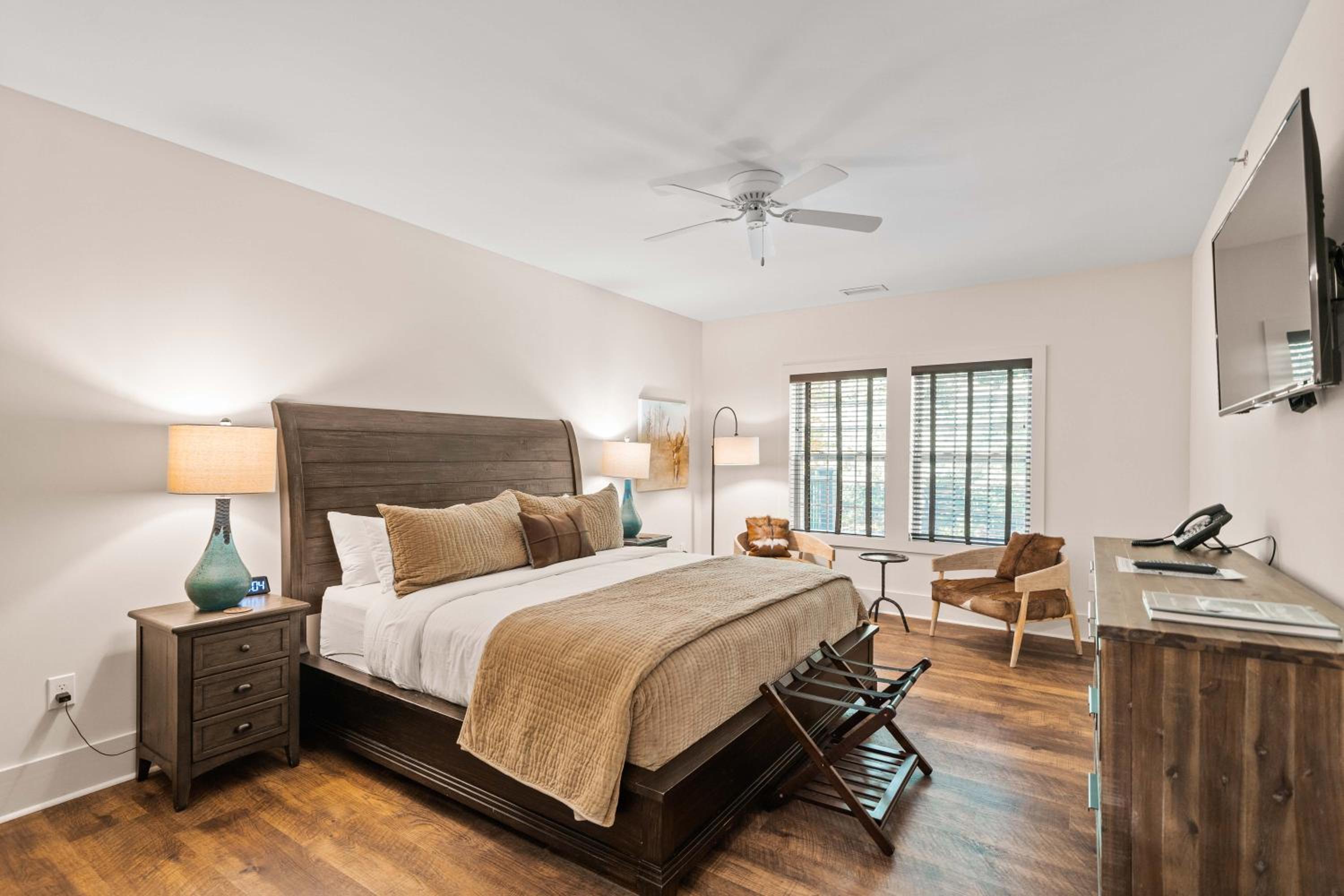 Deluxe King Room