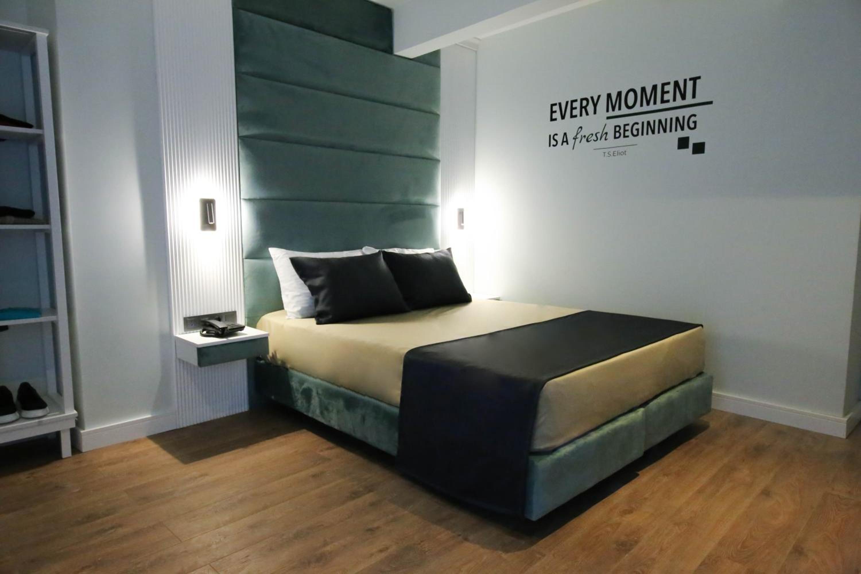 Superior Double Room thumbnail 6