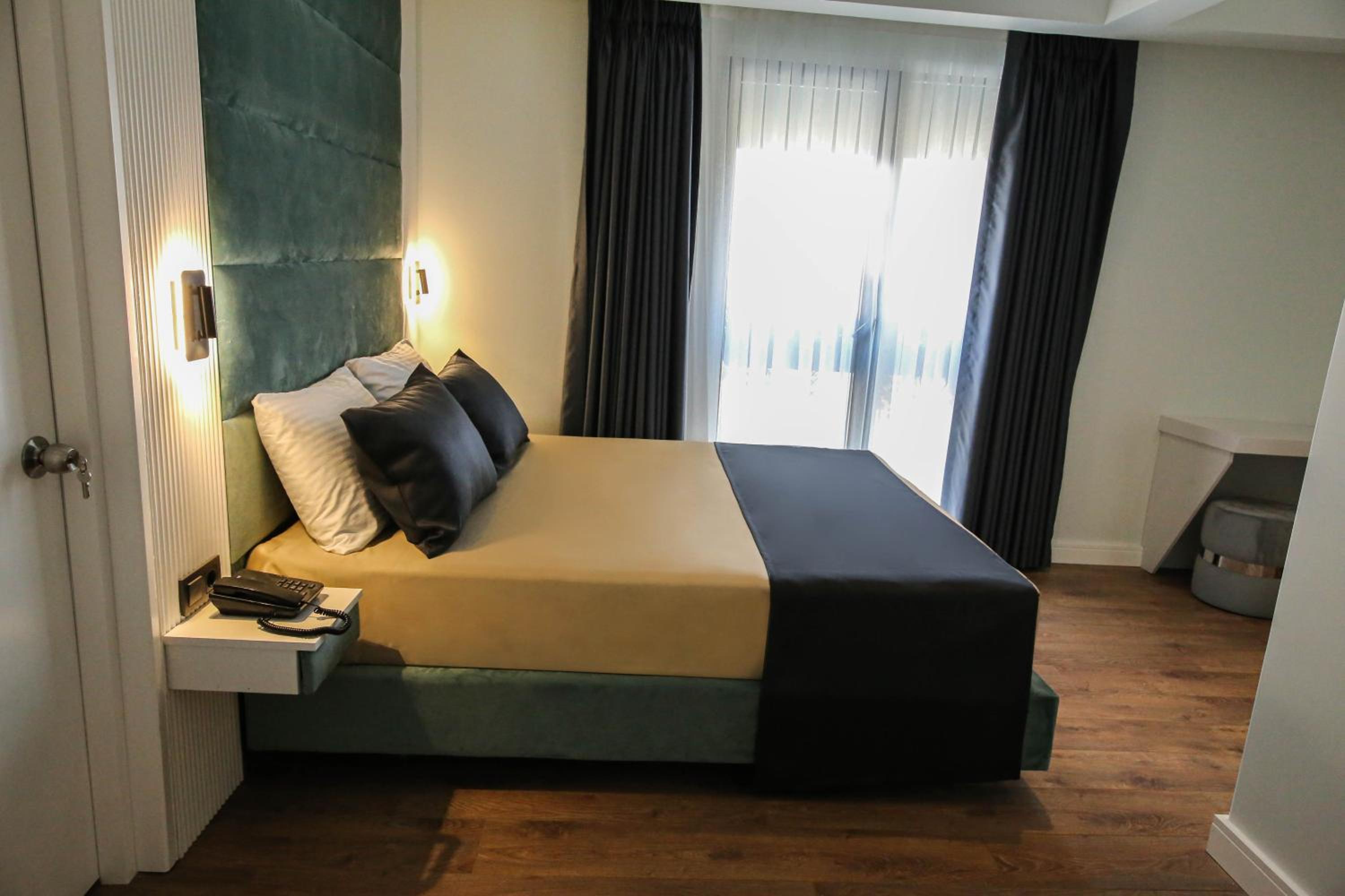 Superior Family Room - Photo 11