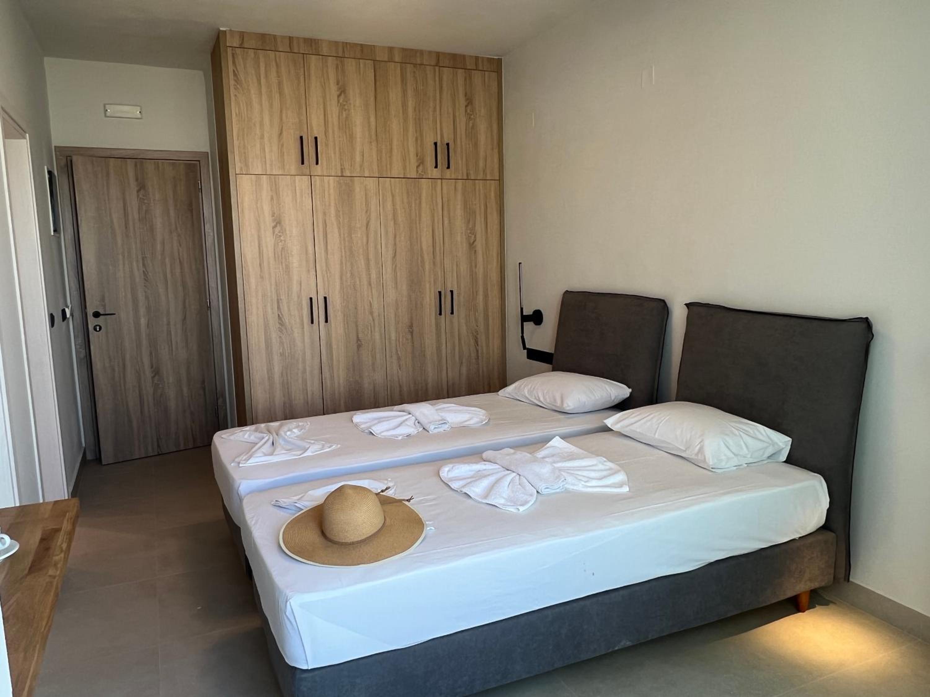 Superior Twin Room - Photo 4