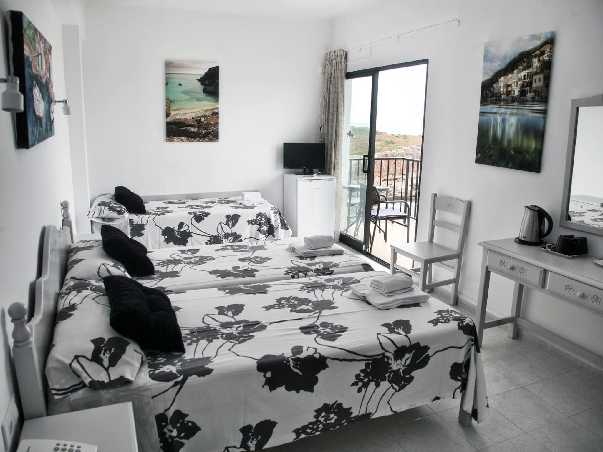 Superior Triple Room with Sea View - Photo 11