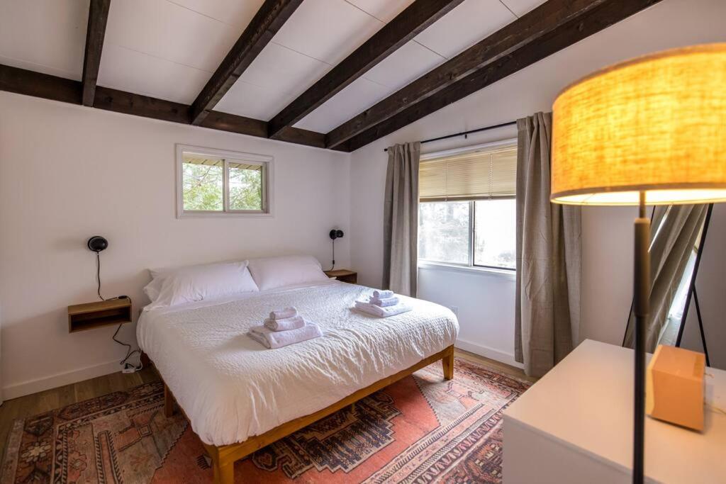 Three-Bedroom House photo 2