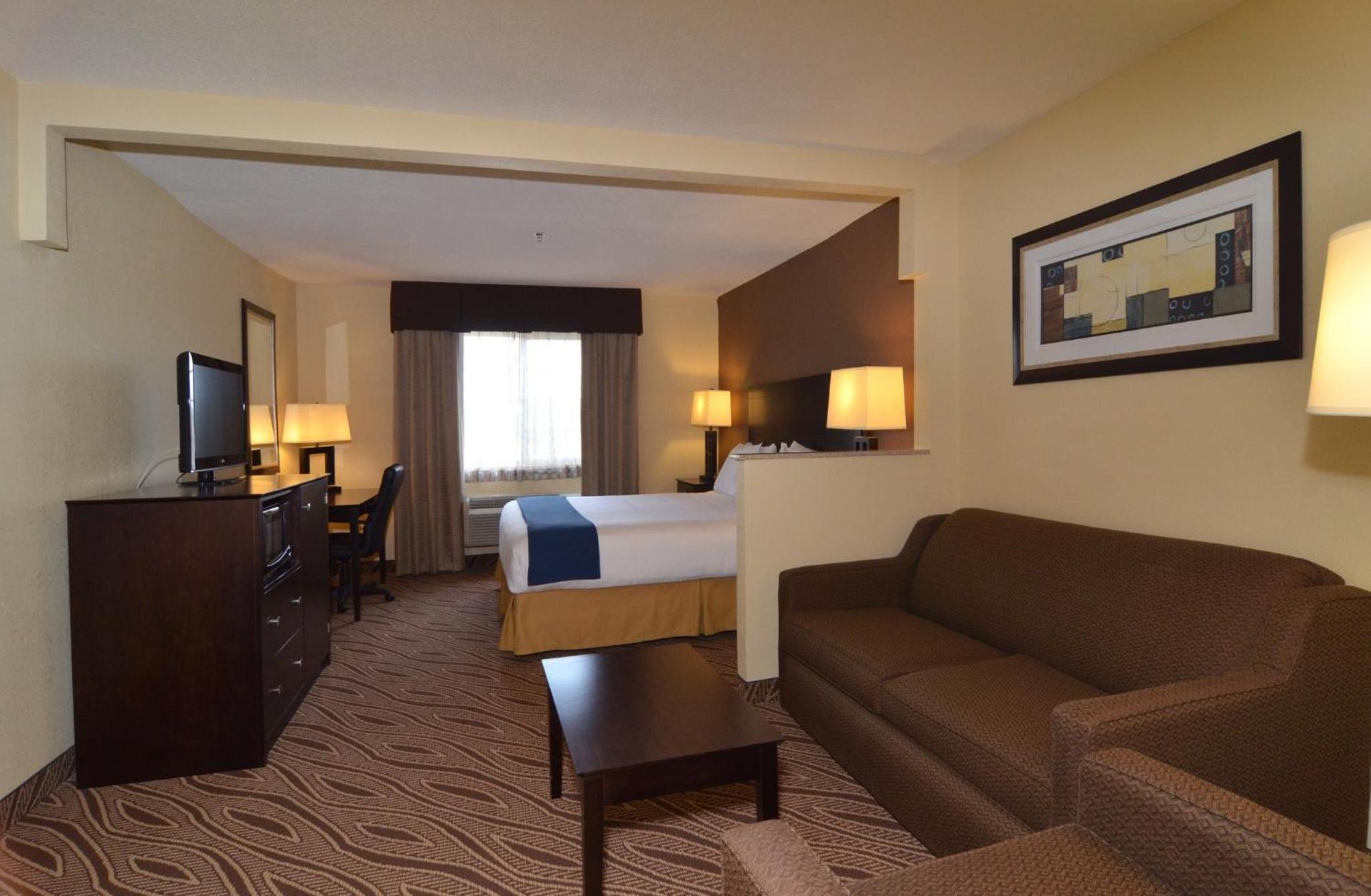 Standard King Room With Sofa Bed - Non-Smoking