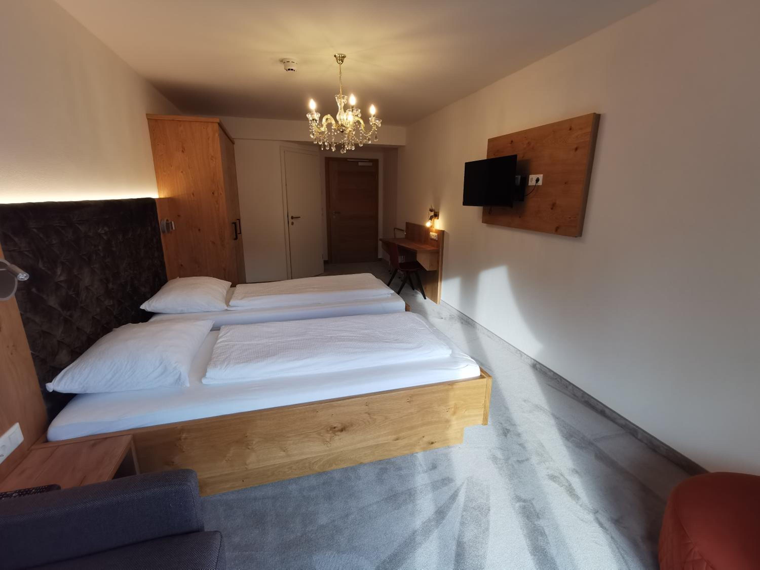 Deluxe Double or Twin Room with Balcony photo 3