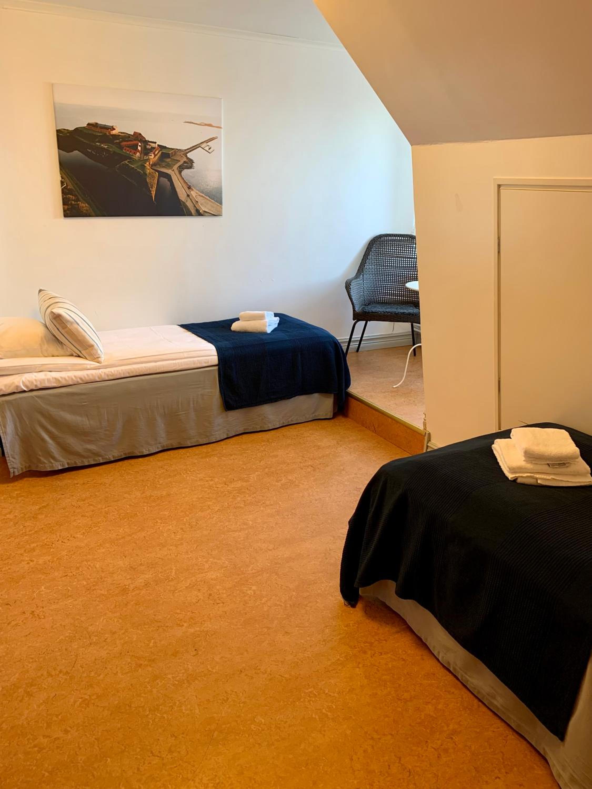Standard Twin Room with Shared Bathroom photo 3