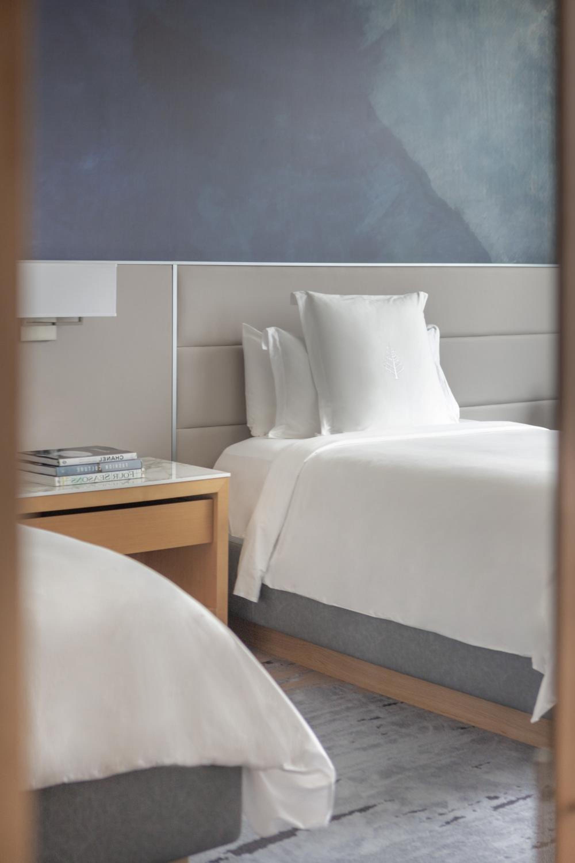 Room Two Double Beds - City View  - Photo 3