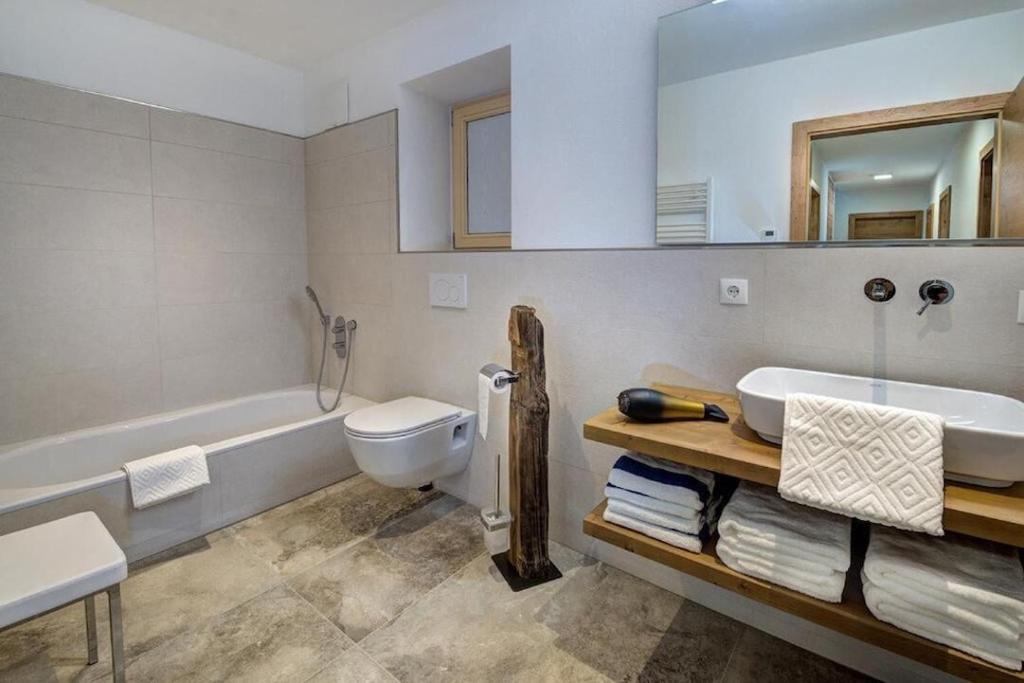 Four-Bedroom House photo 2