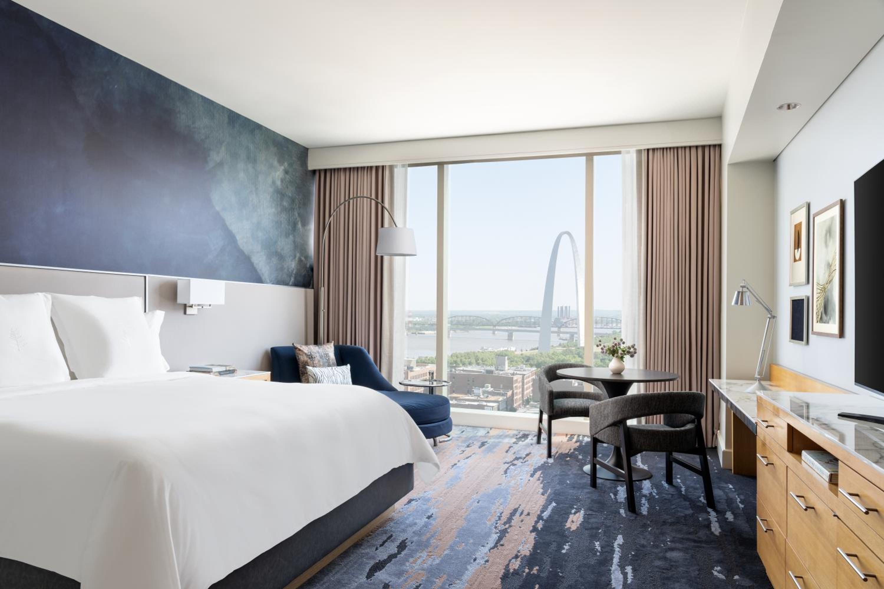 King Room with Arch View - Photo 4