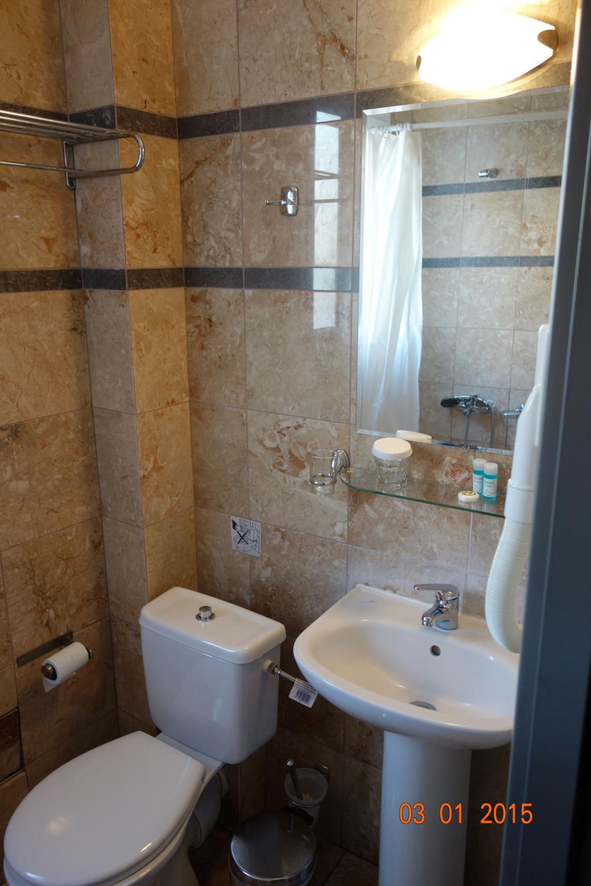 Double or Twin Room - Photo 3