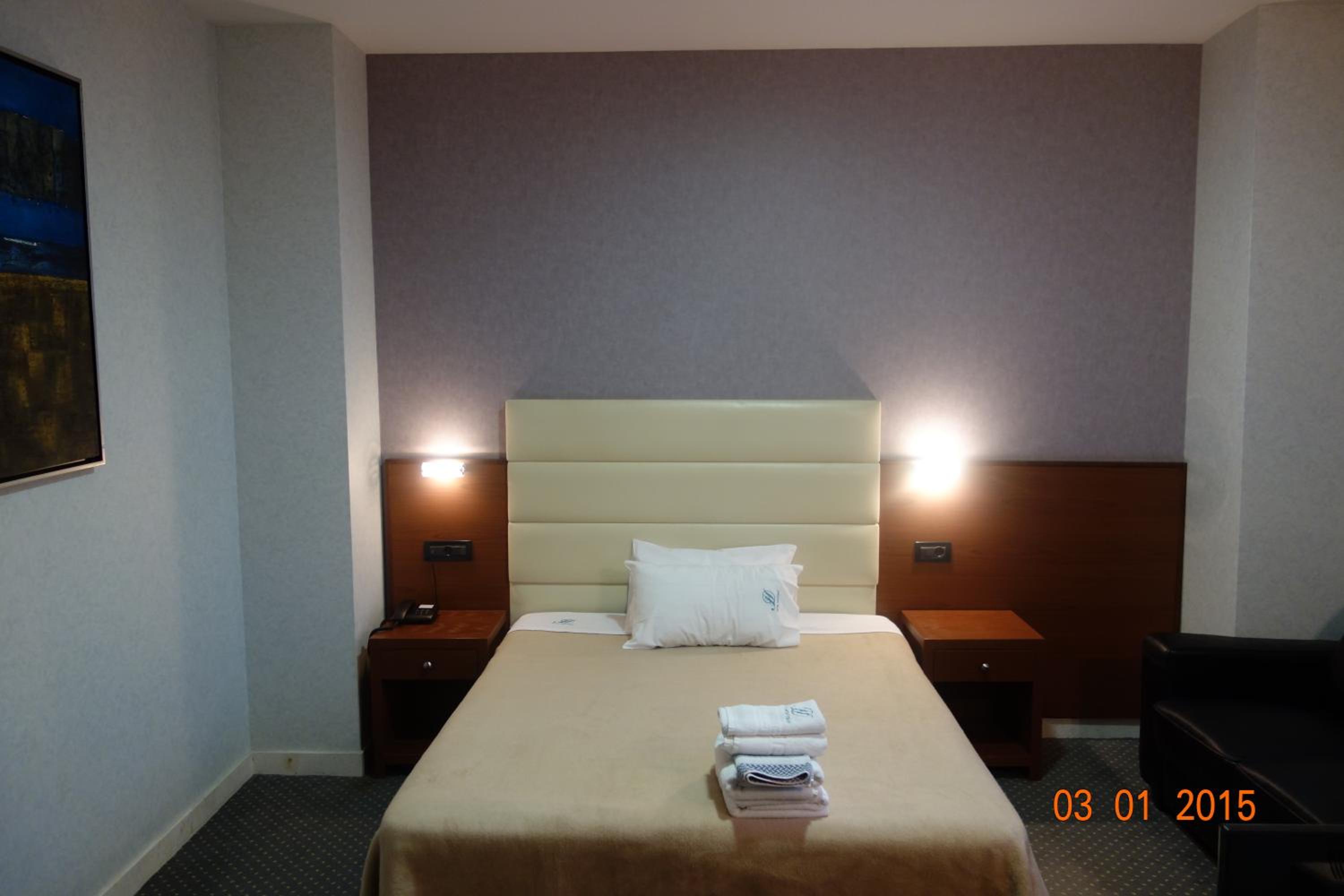 Double or Twin Room - Photo 4