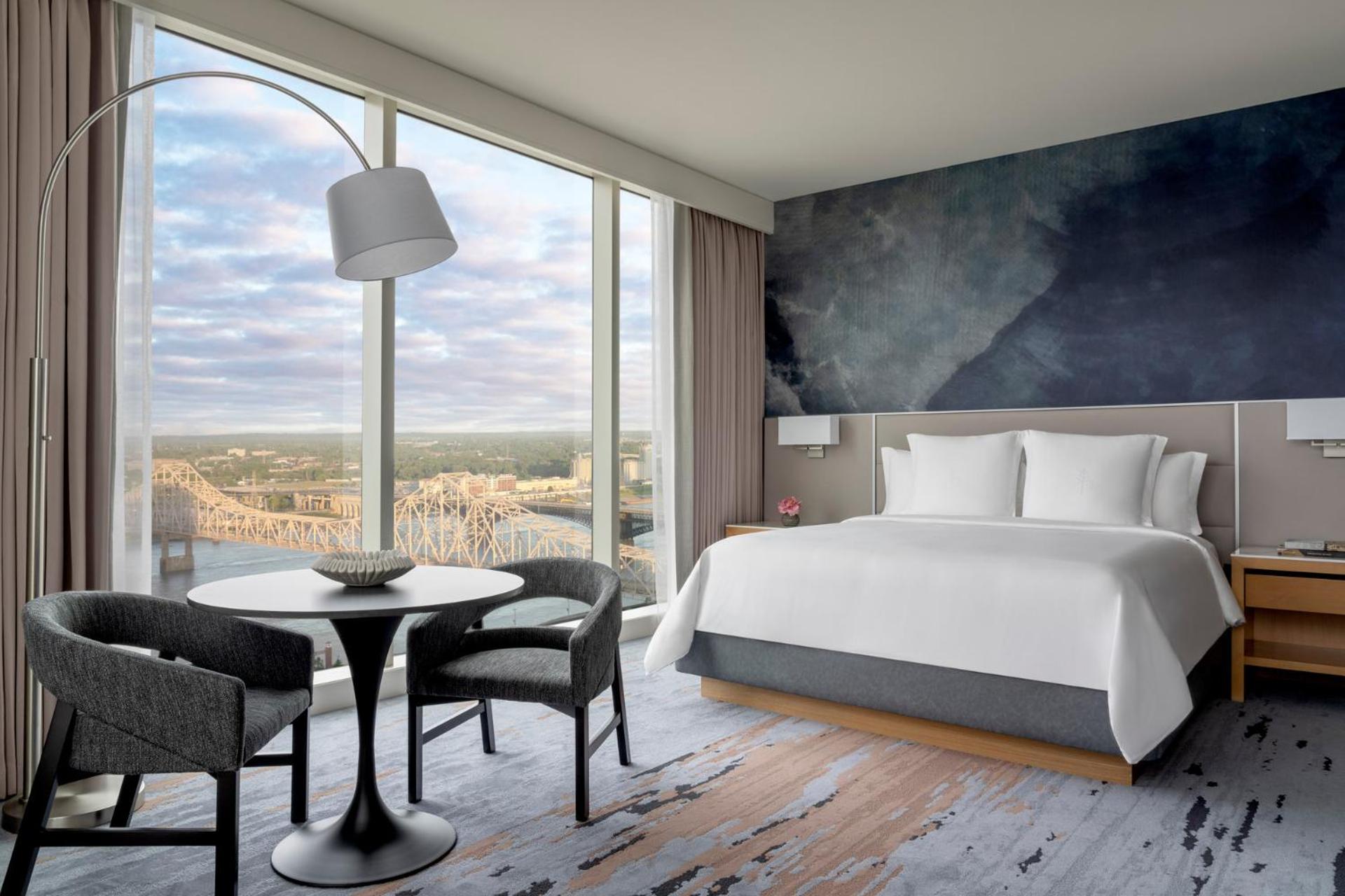 Four Seasons Riverfront Room - Photo 2