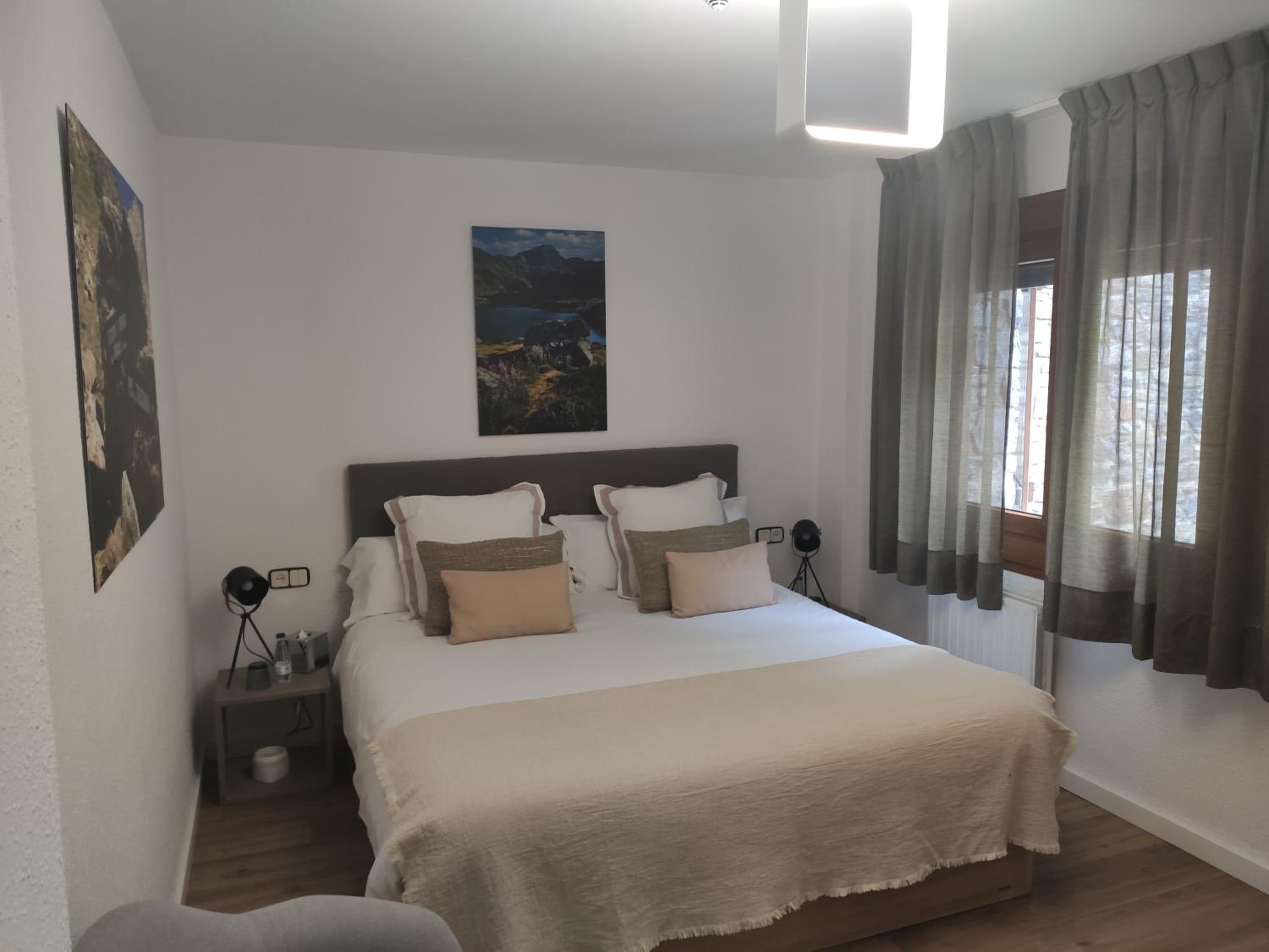 Quadruple Room with Private Bathroom photo 1