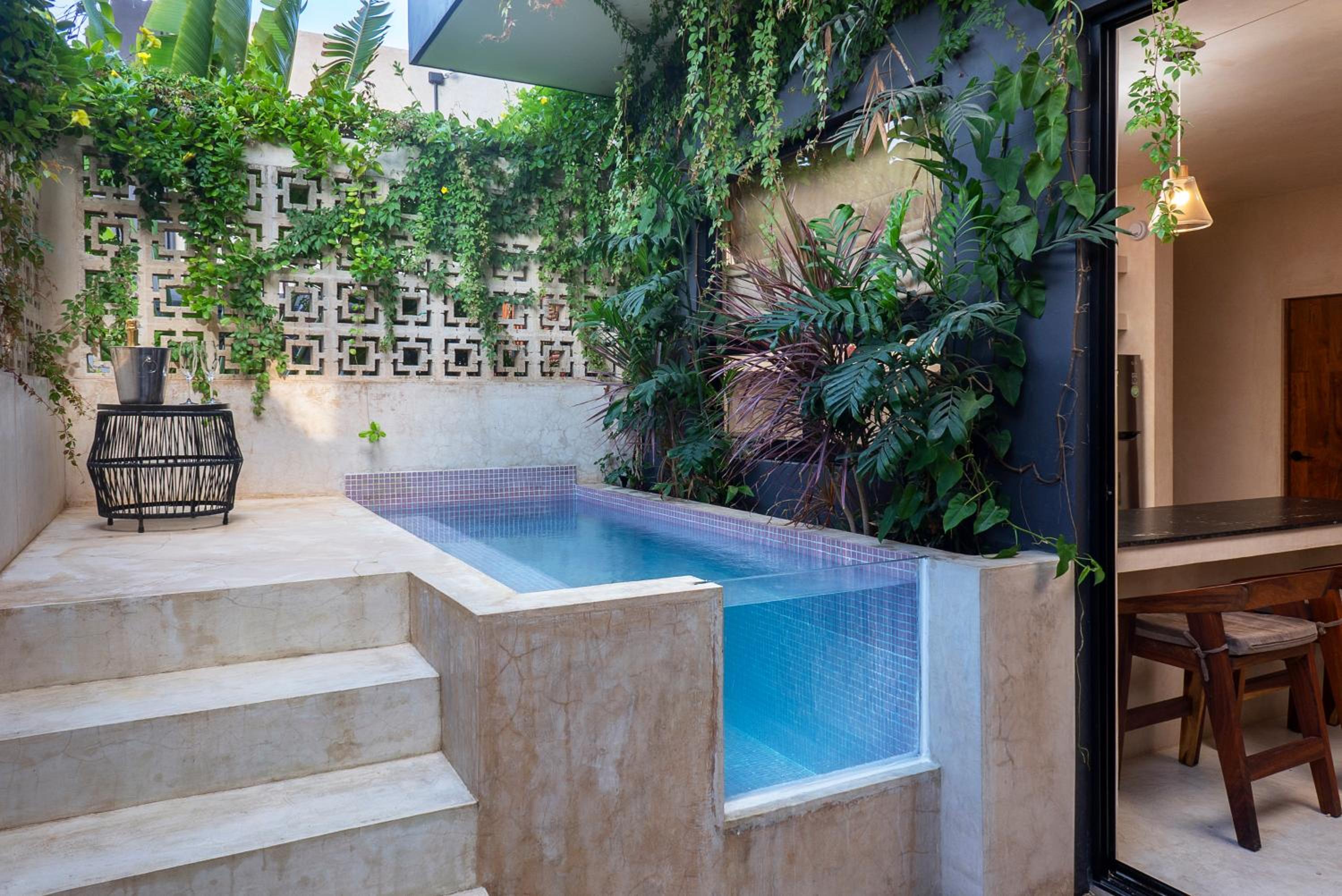 Suite with Private Pool - Photo 6