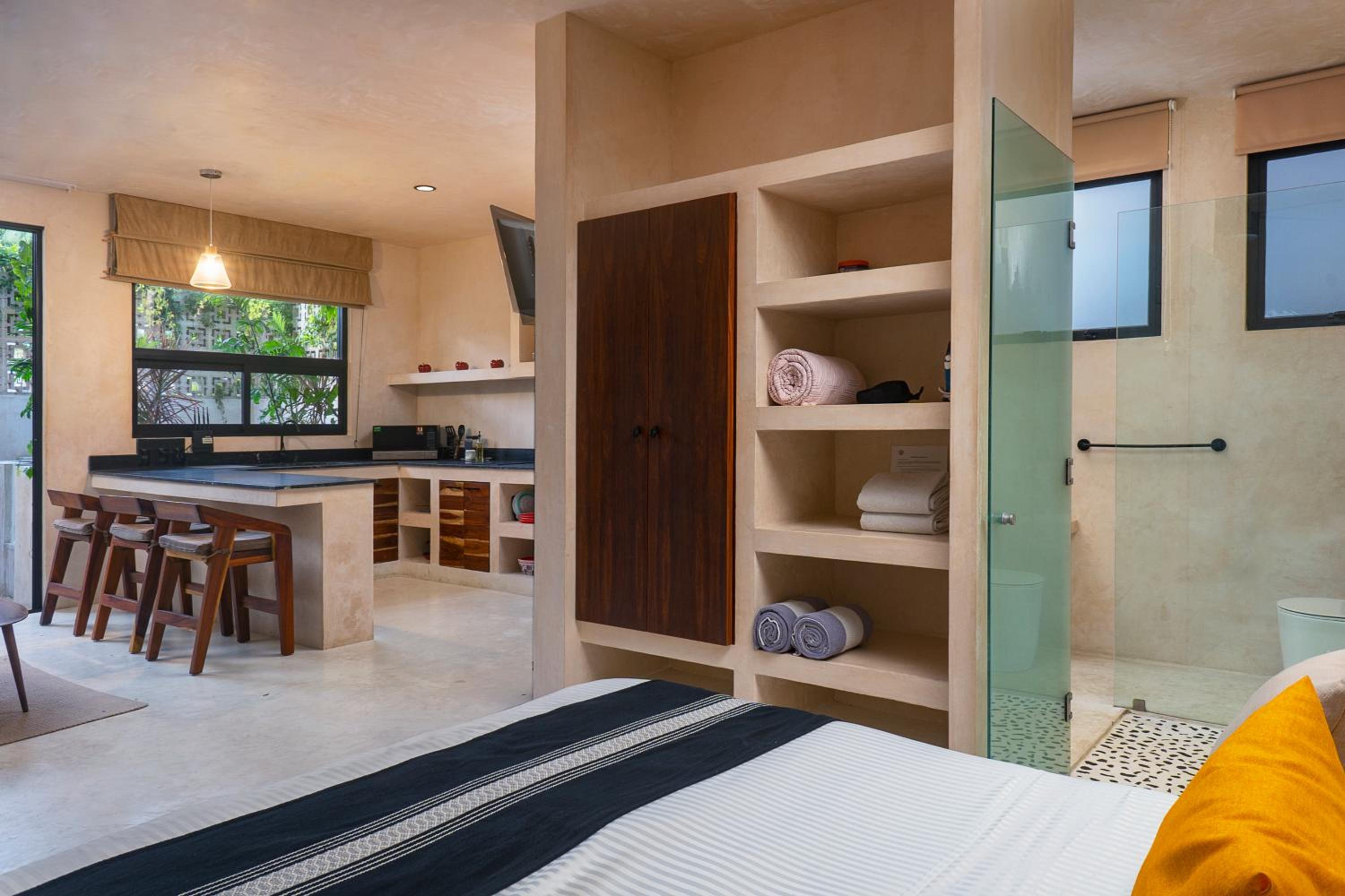 Suite with Private Pool - Photo 3