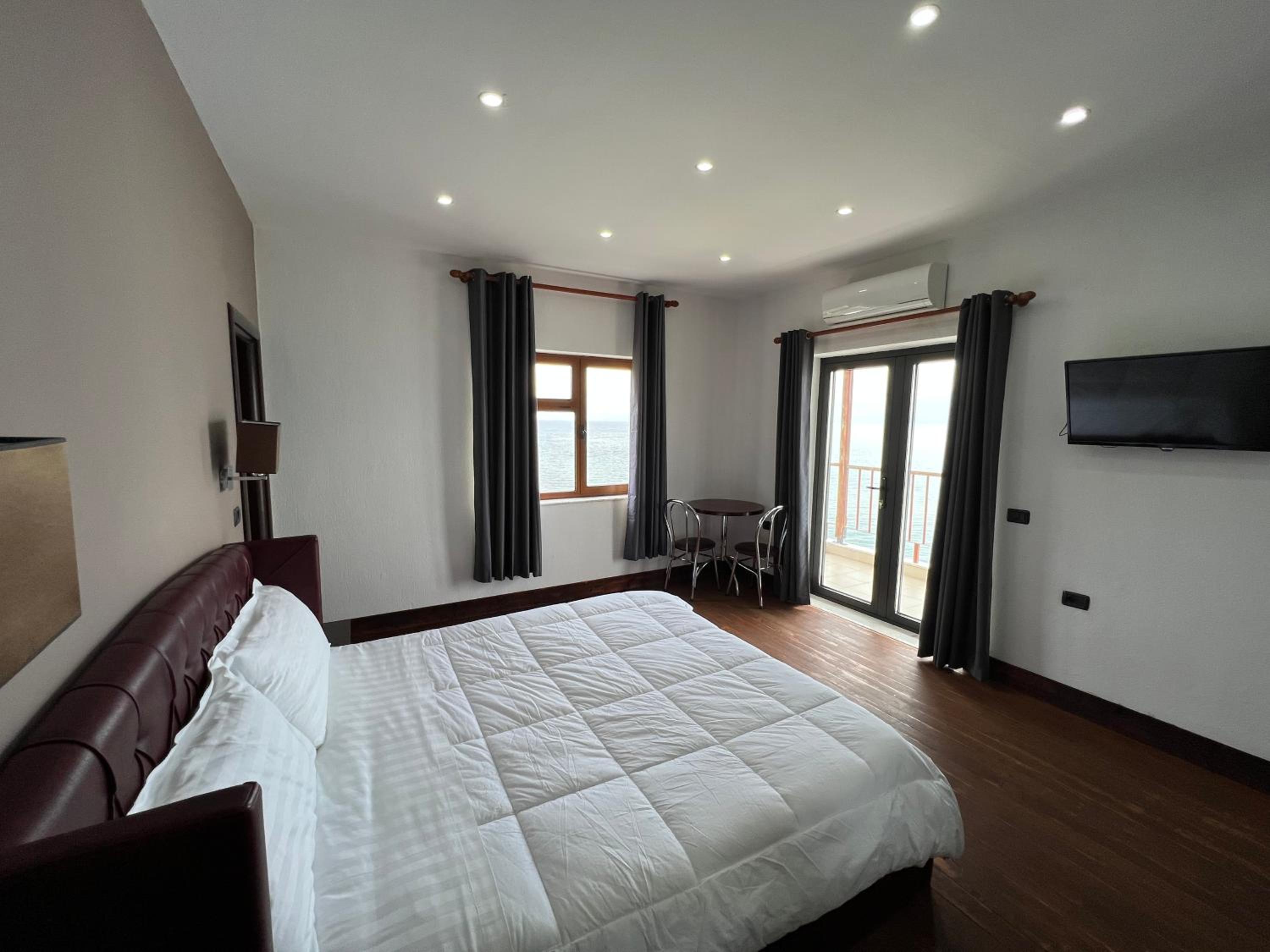 Double Room with Lake View