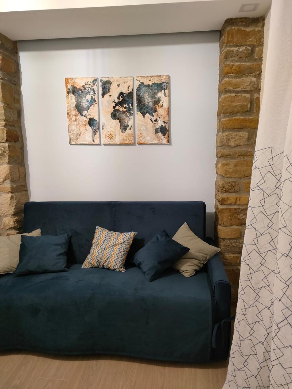 One-Bedroom Apartment photo 2