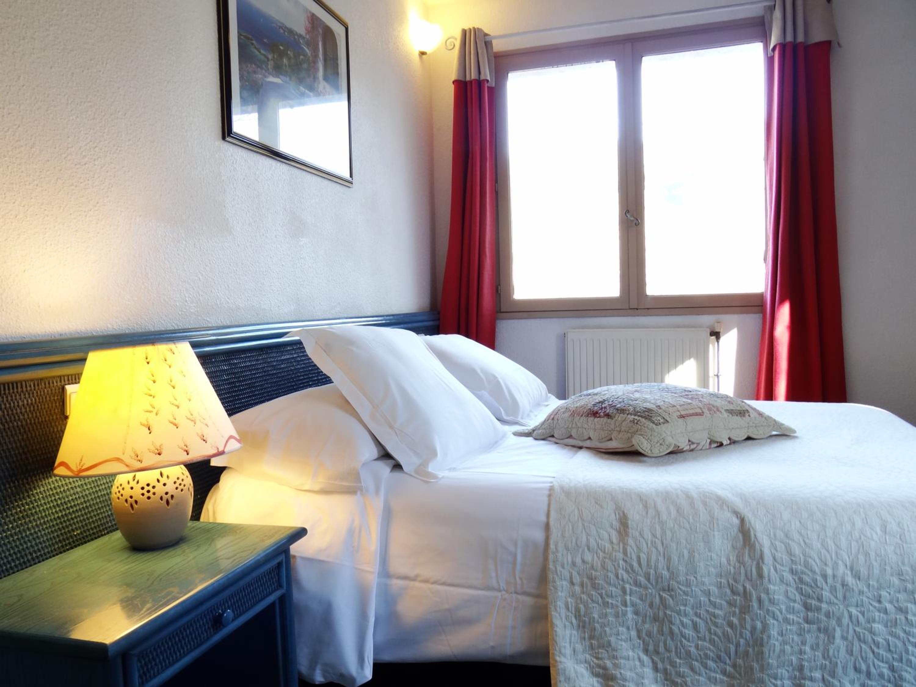 Standard Double Room - Photo 13