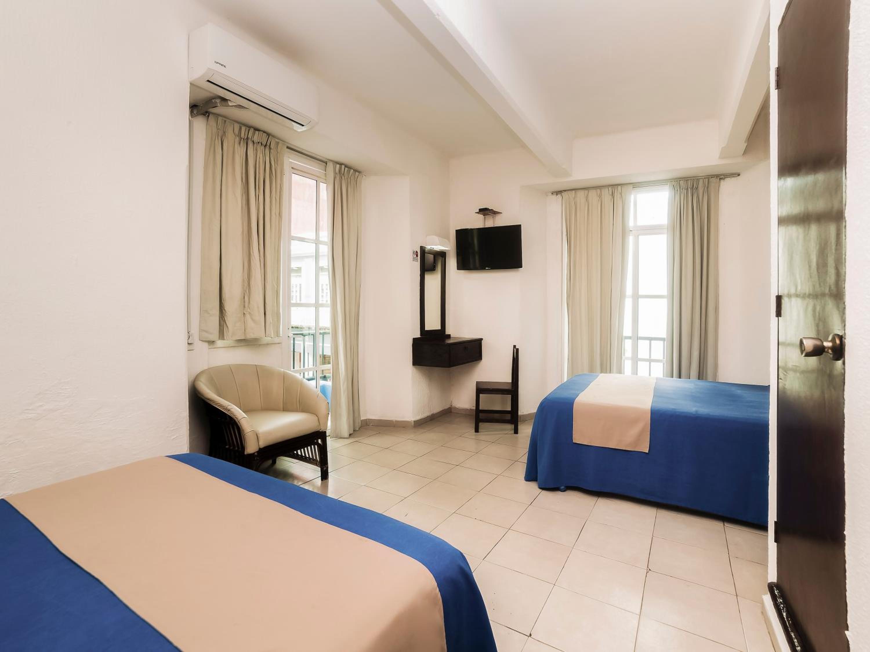 Standard Twin Room photo 2