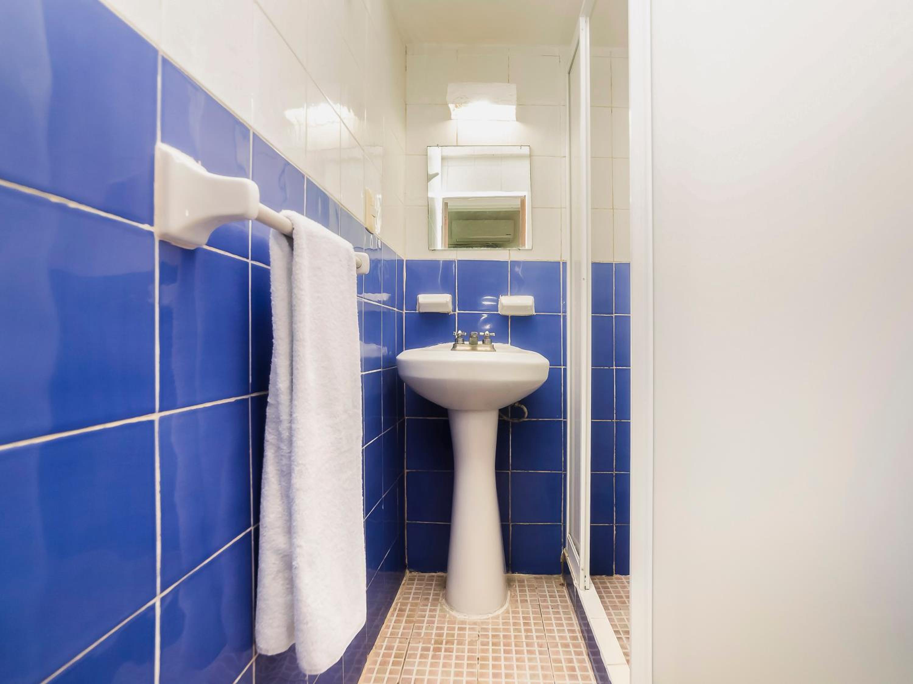 Quadruple Room with Bath photo 2