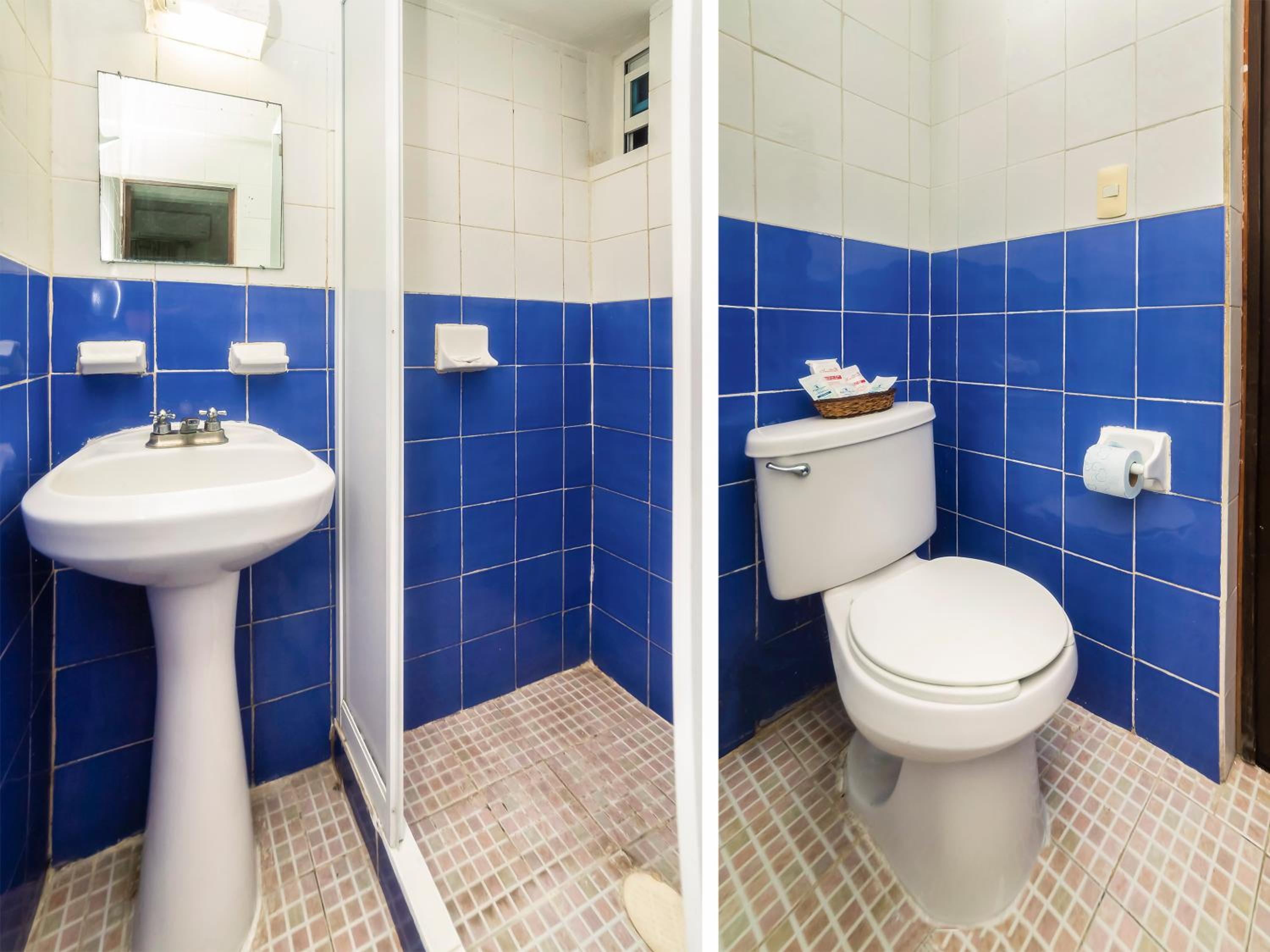 Quadruple Room with Bath photo 3