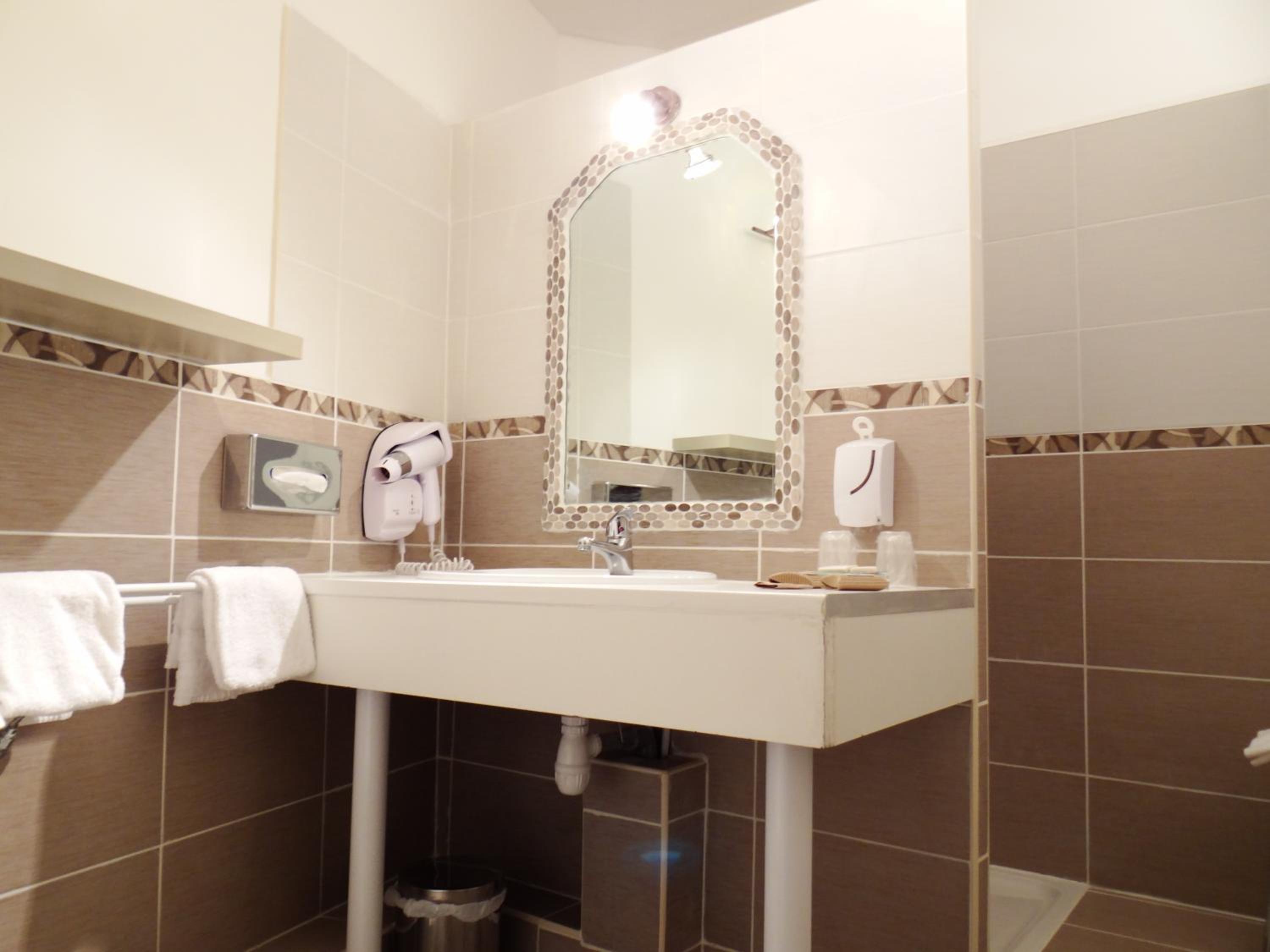 Superior Double Room - Photo 11