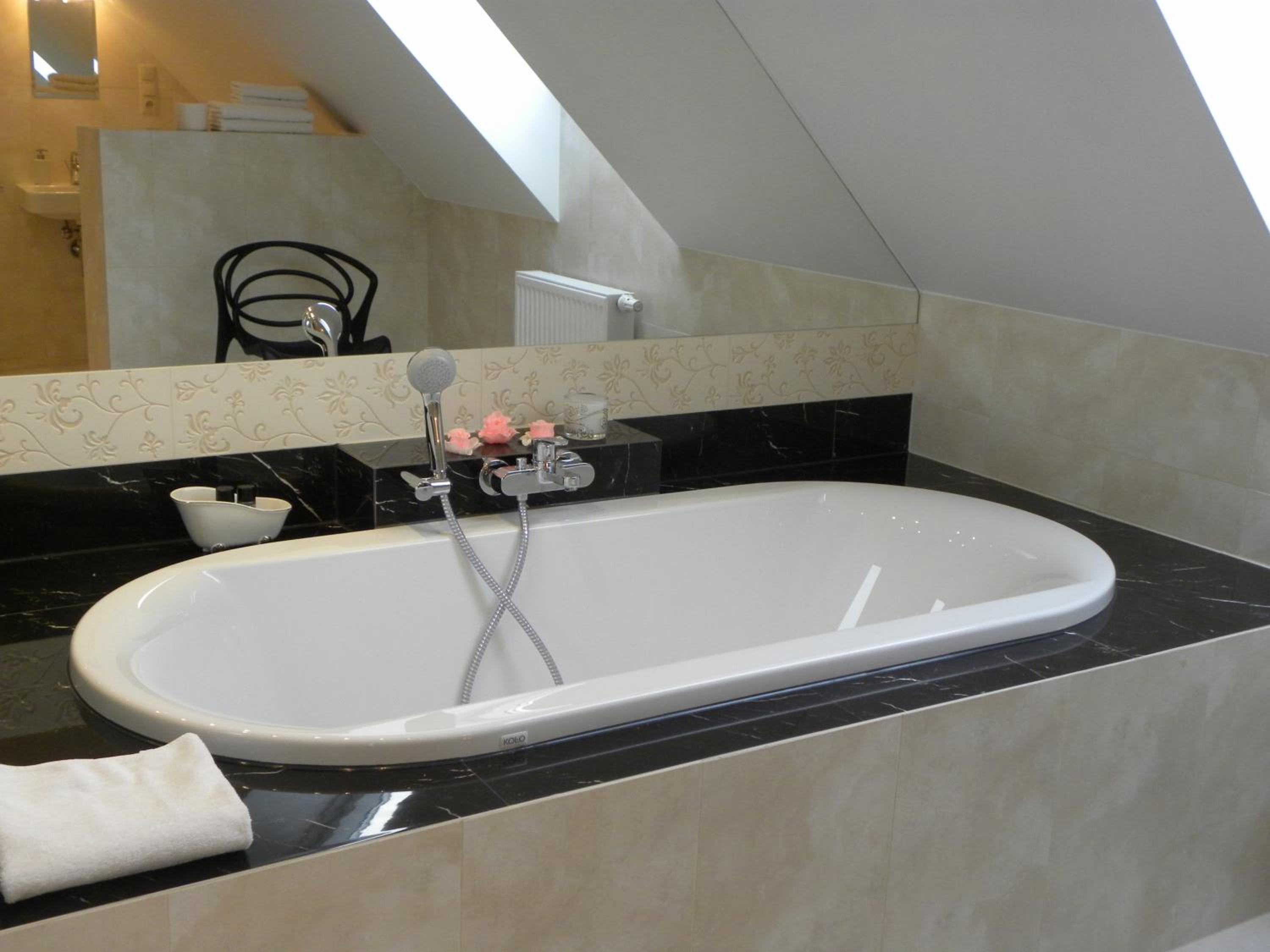 Two-Bedroom Suite - Photo 10