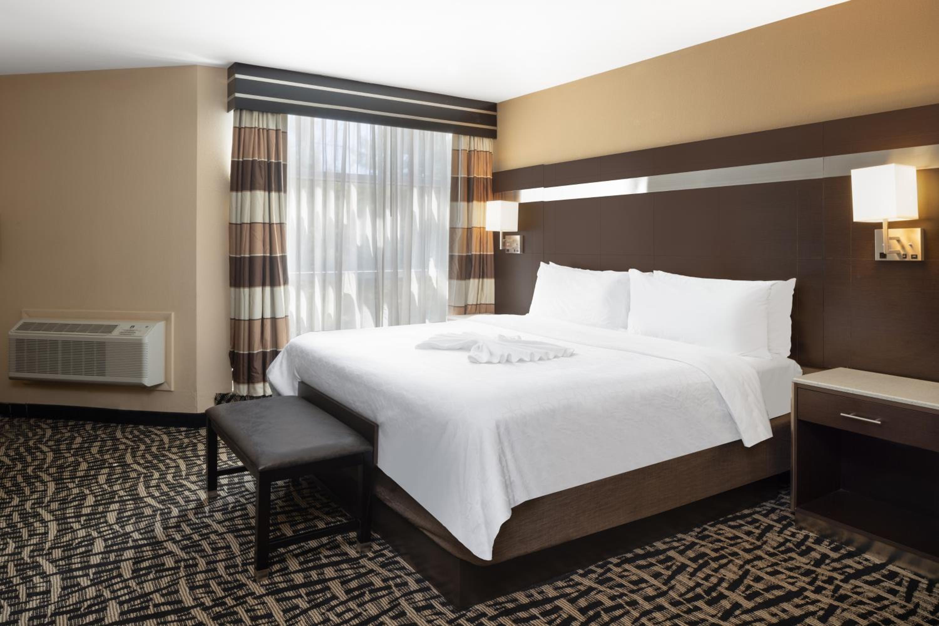 King Suite - Photo 2