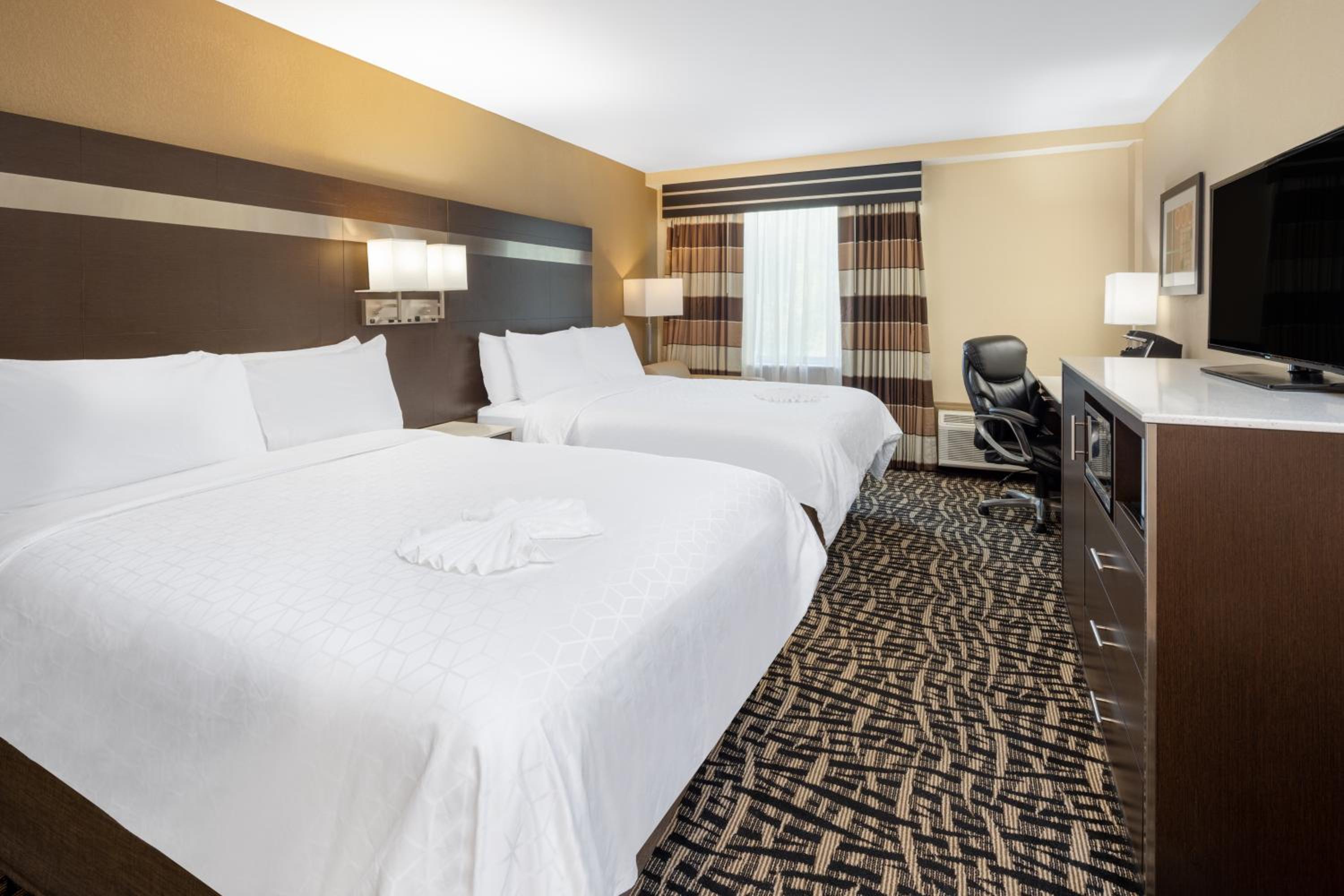 Standard Room with Two Queen Beds - Photo 1