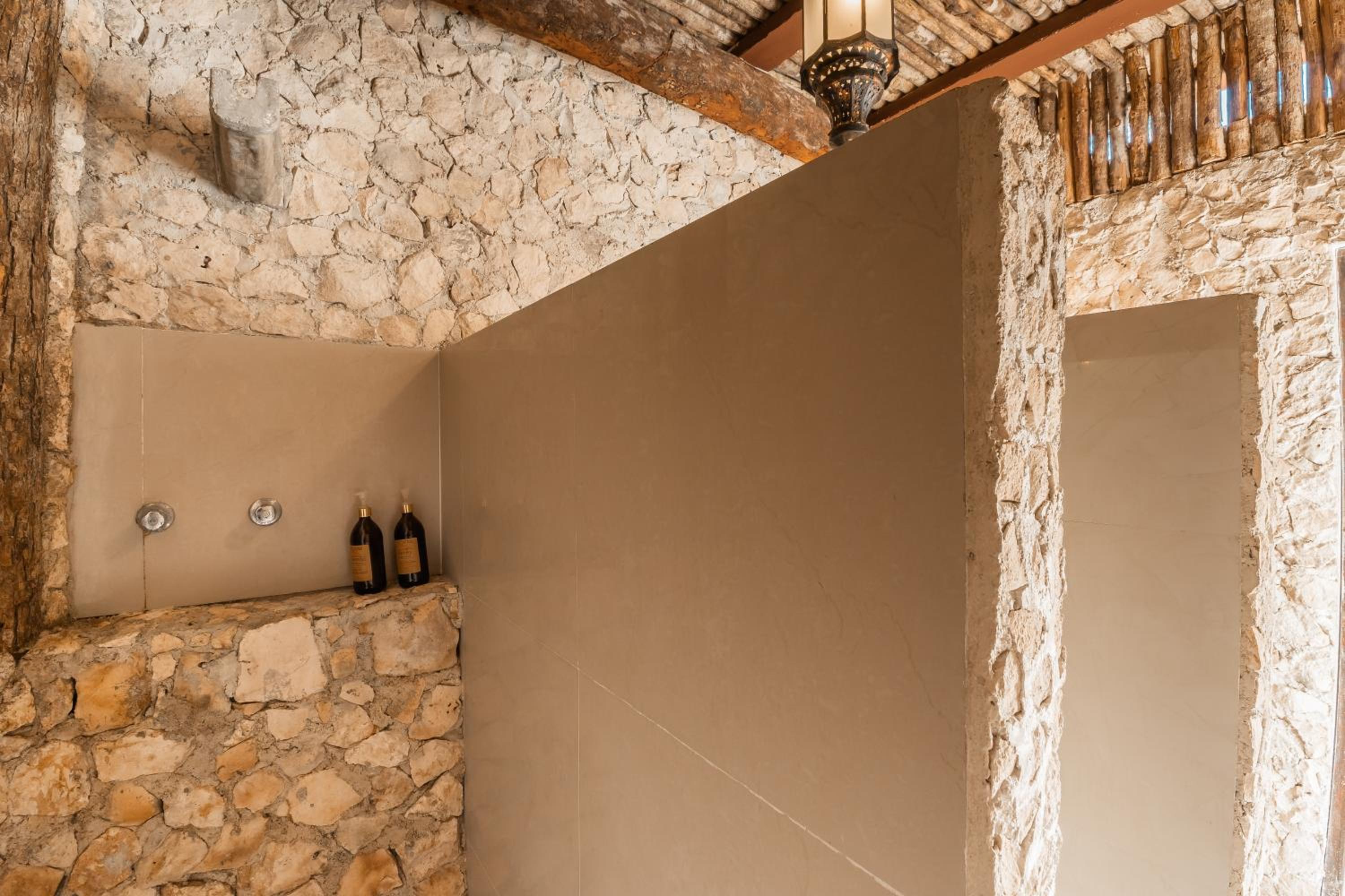Double Room with Private External Bathroom - Photo 6
