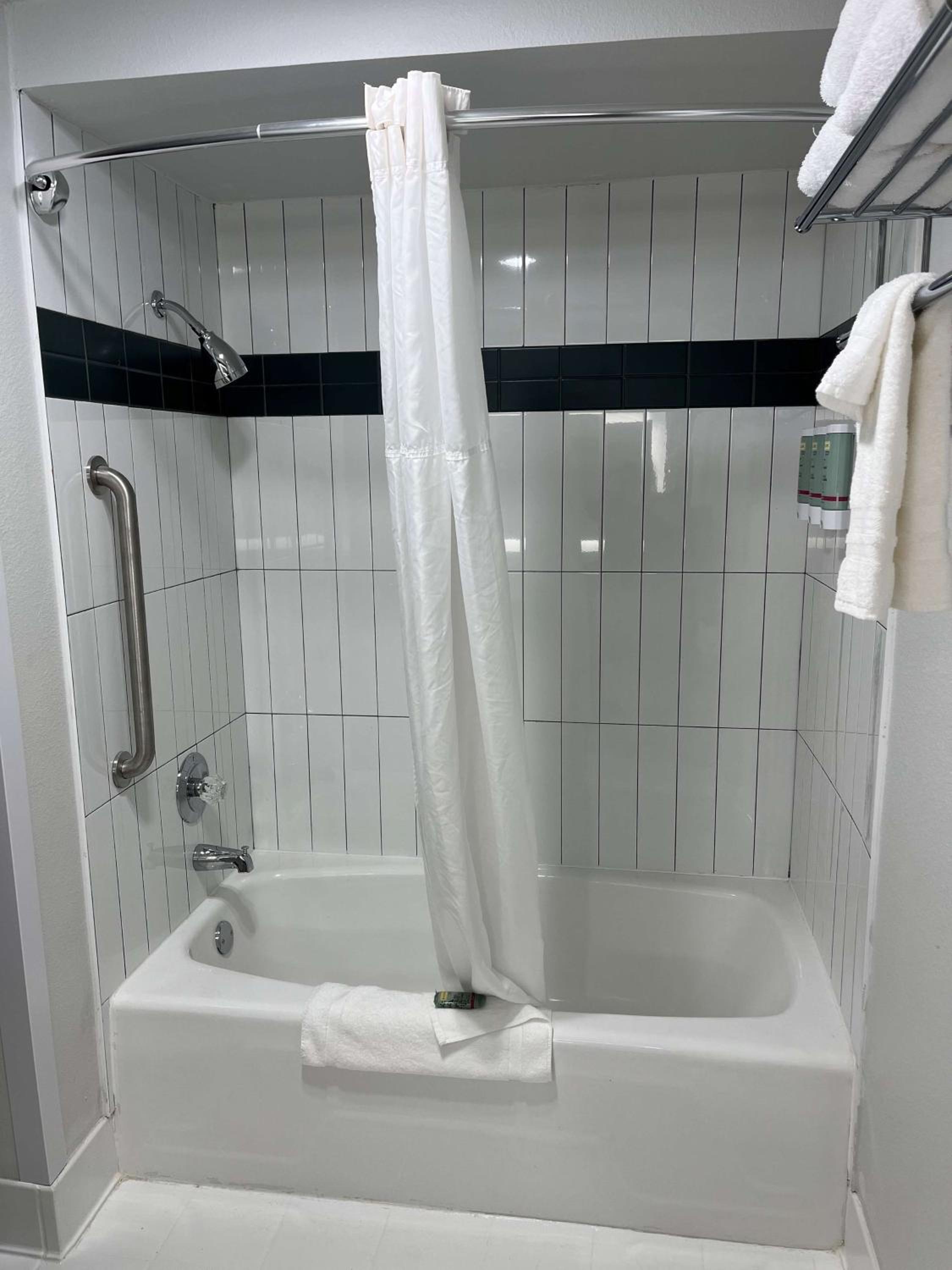 King Suite with Balcony - Pool View/Kitchenette/Non-Smoking