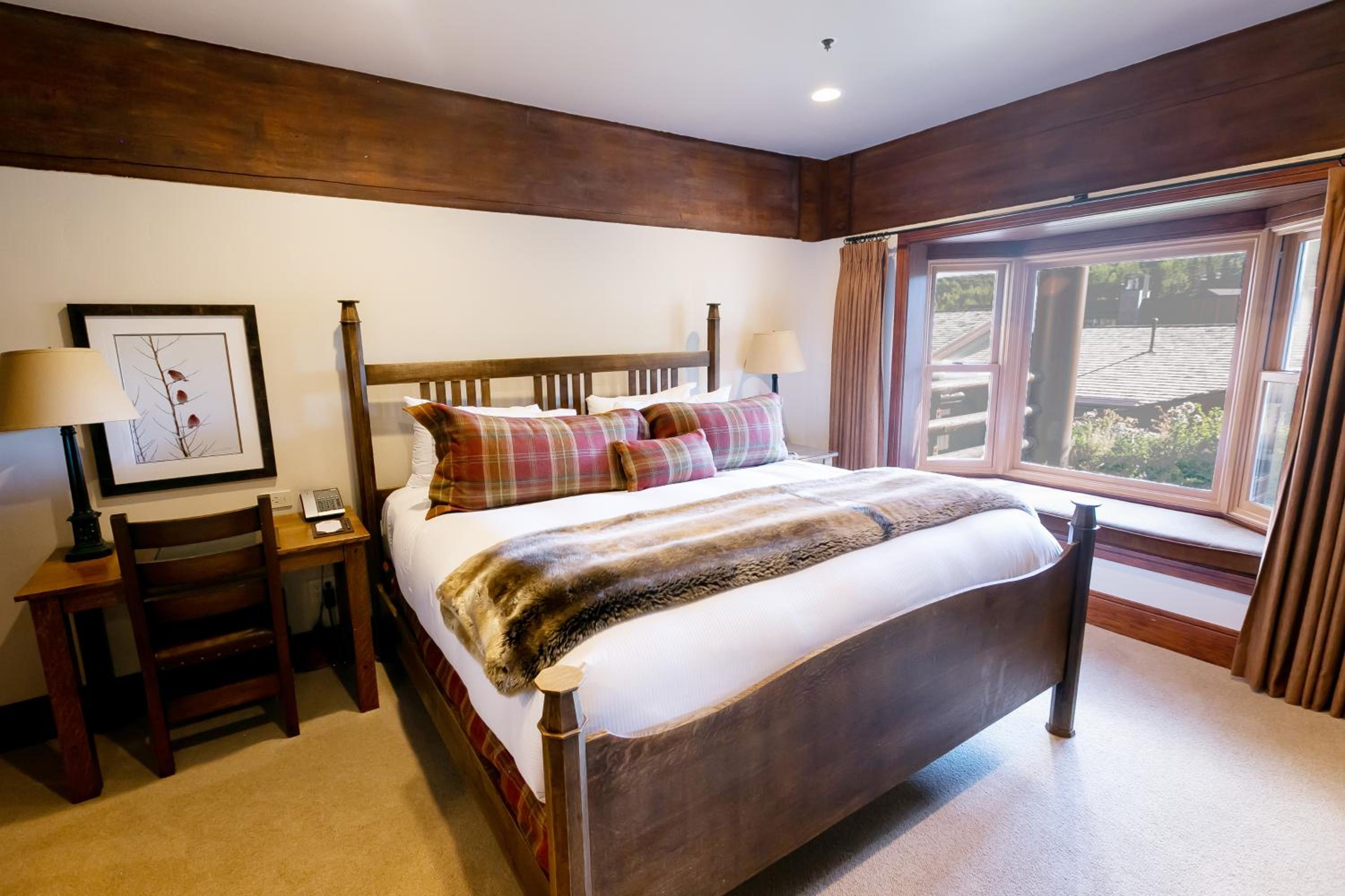 Luxury Three Bedroom Suite with Two Hot Tubs - Photo 6