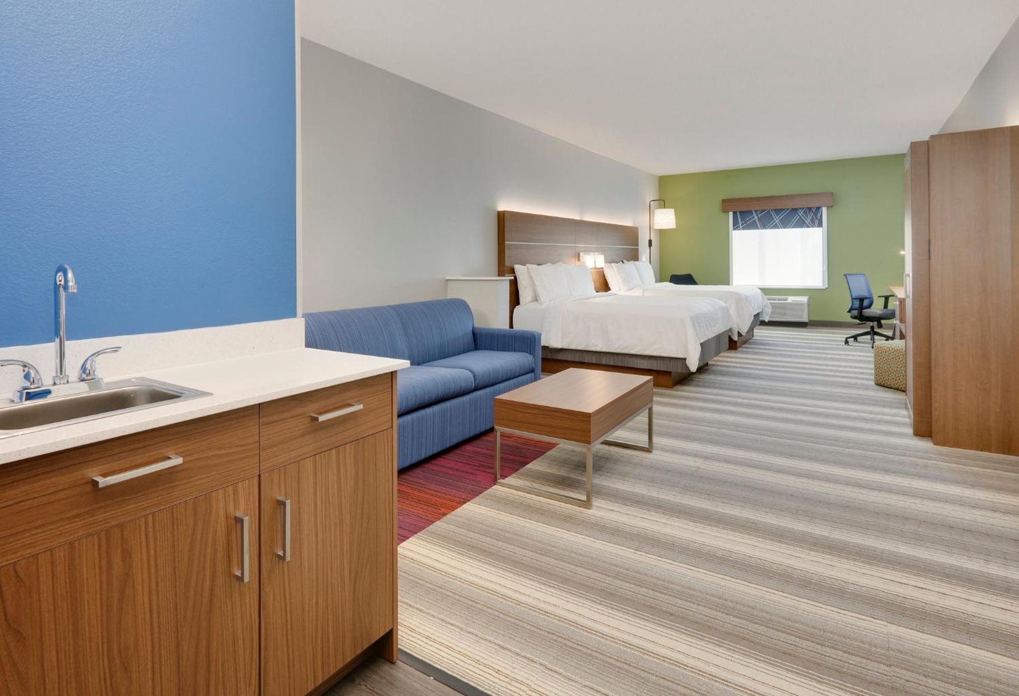 Queen Suite with Two Queen Beds and Additional Living Area - Photo 2