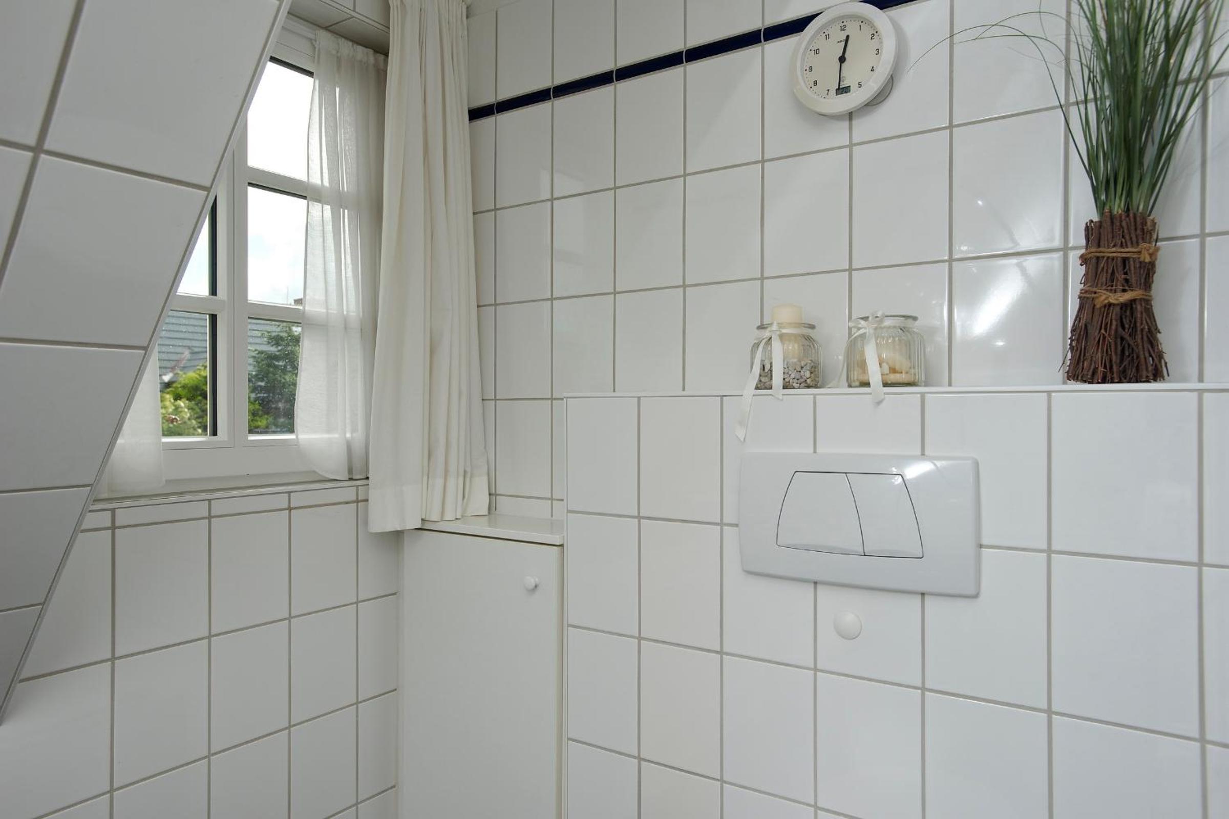 Apartment with Balcony photo 2