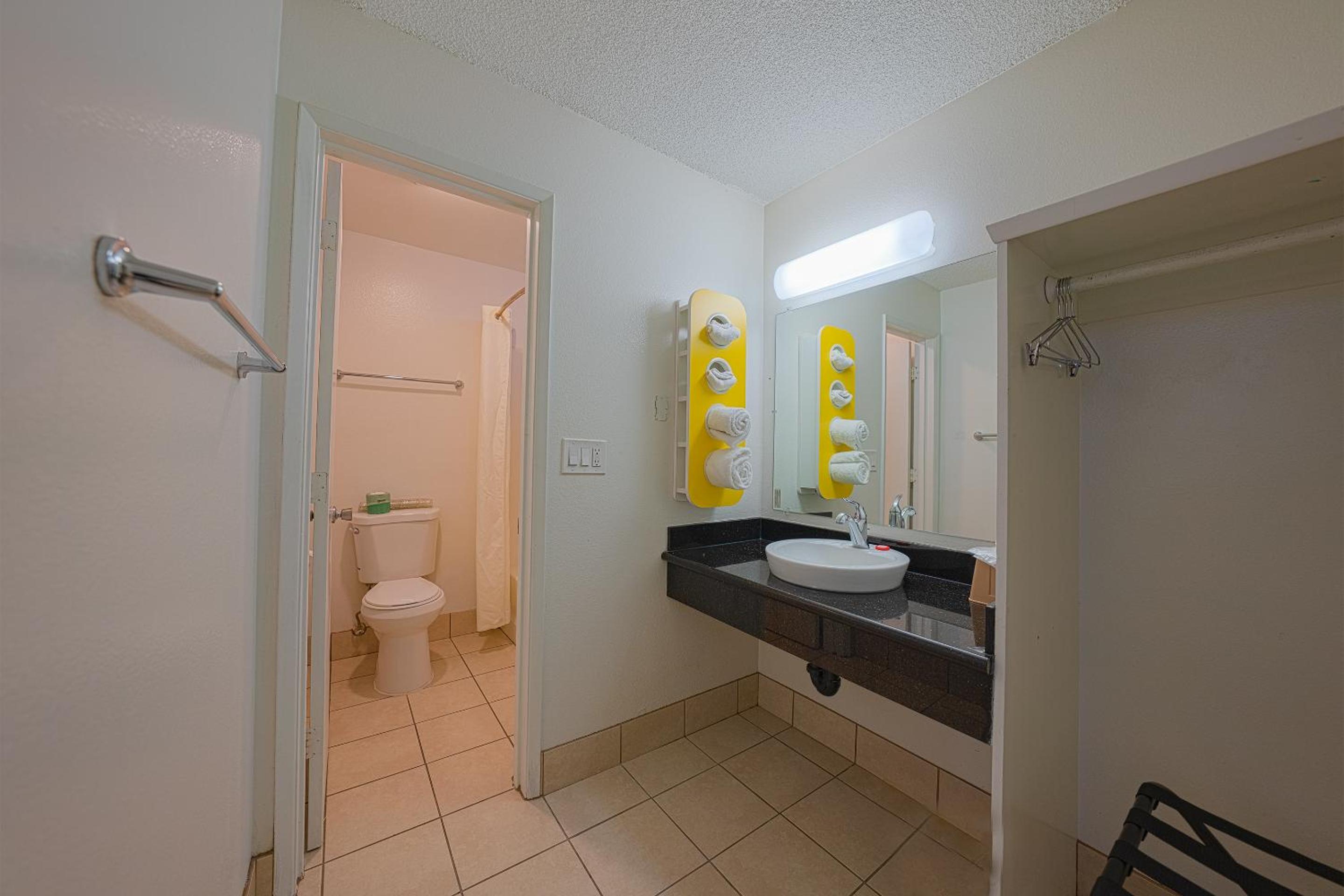 Queen Room photo 3