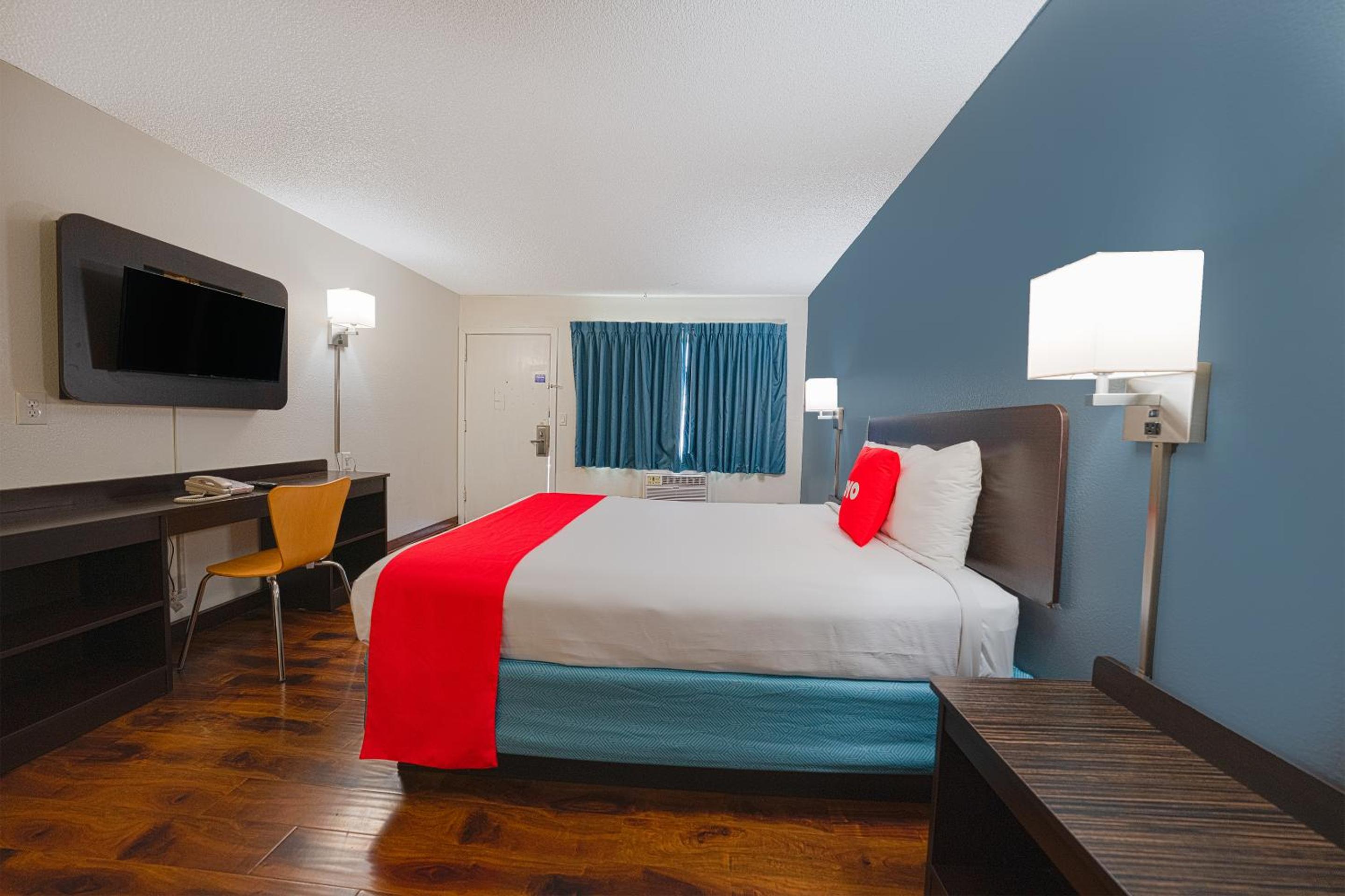 Queen Room photo 1
