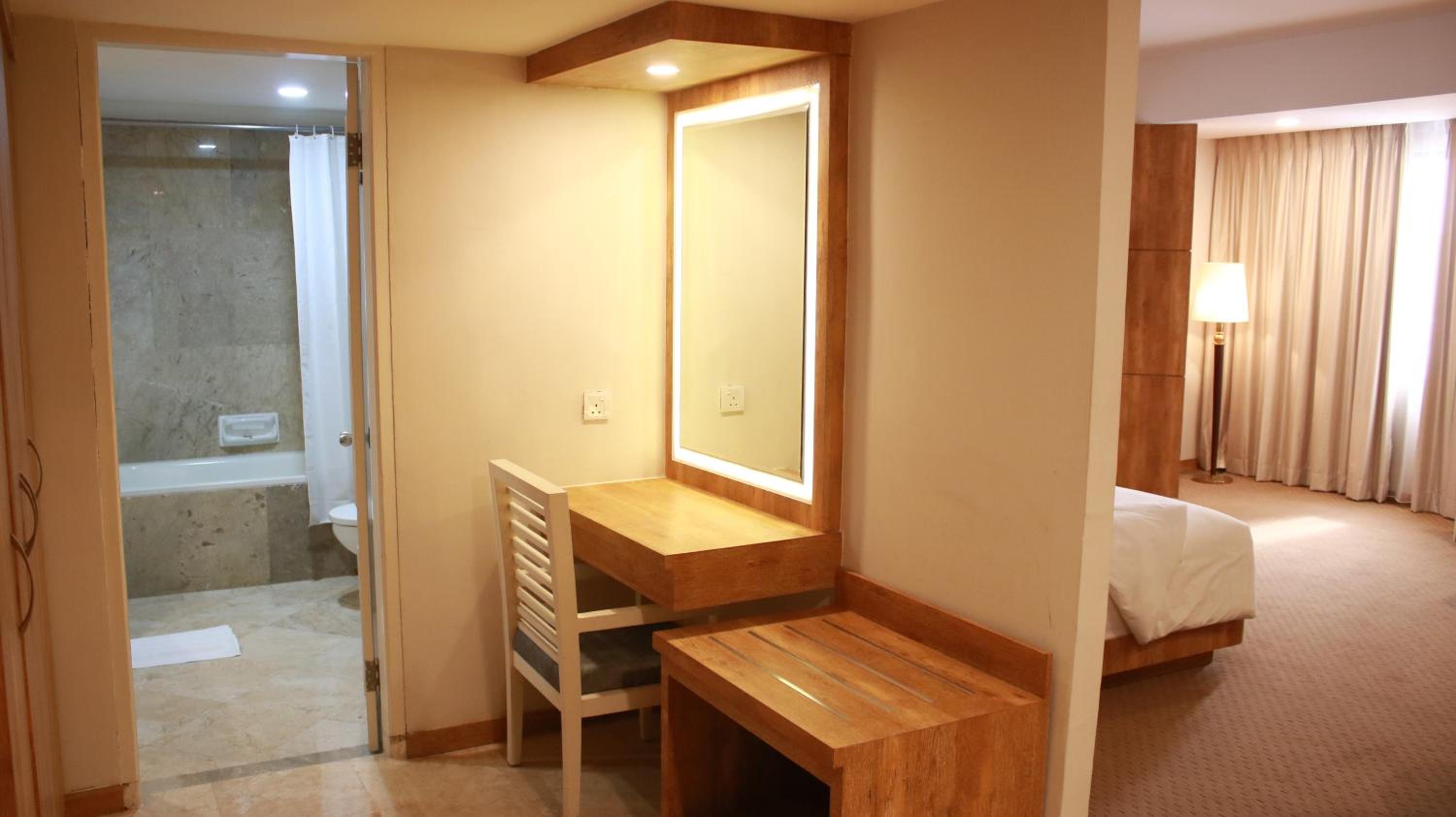 King Suite - Photo 3