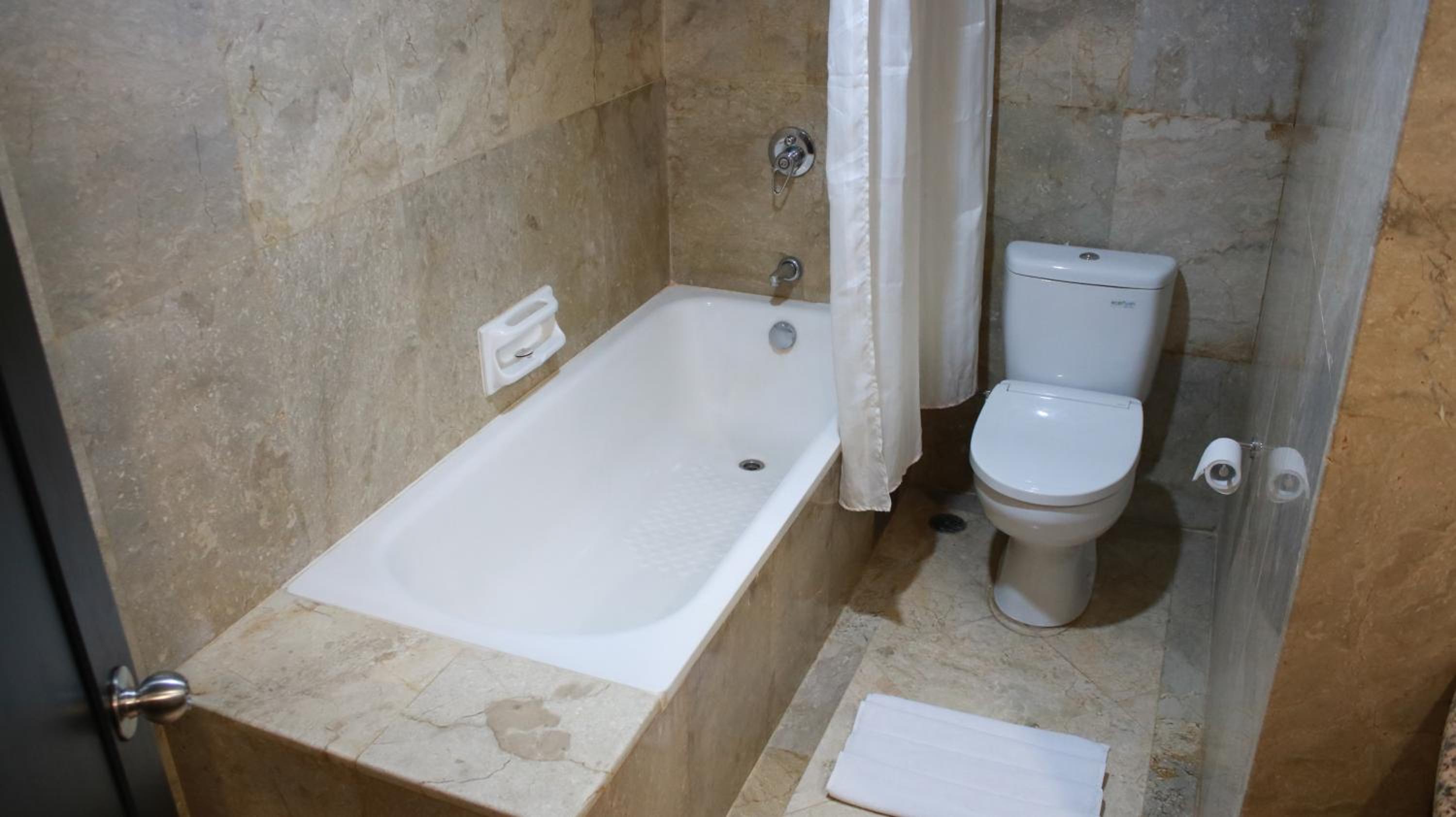 Grand Deluxe Room - Photo 5