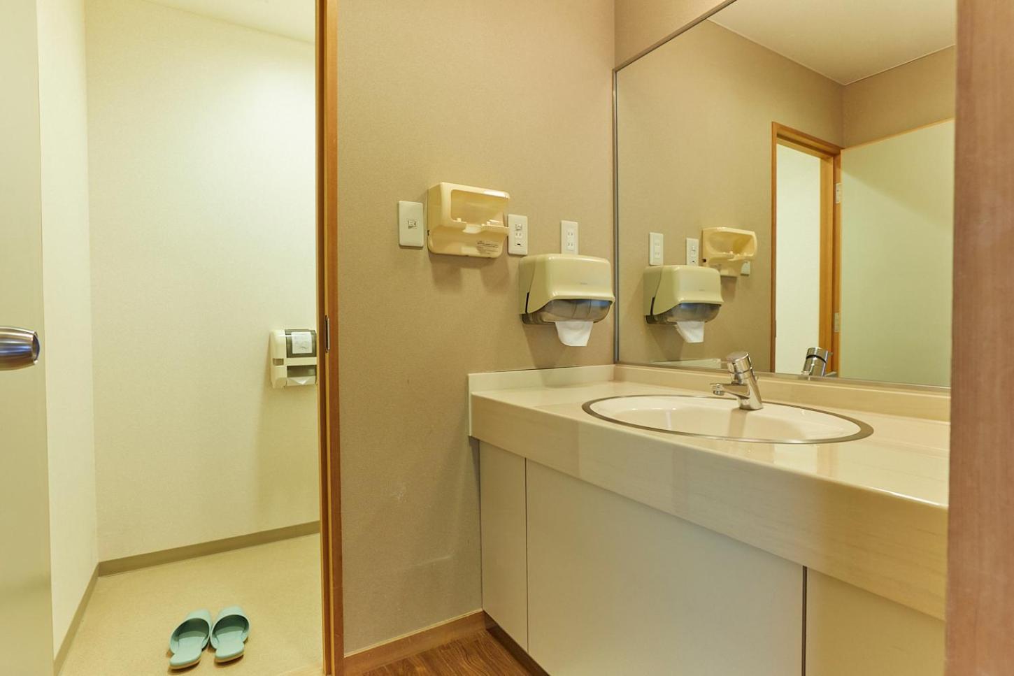 Japanese-style Room with 8 Tatami (MAX 4 Adults) photo 2