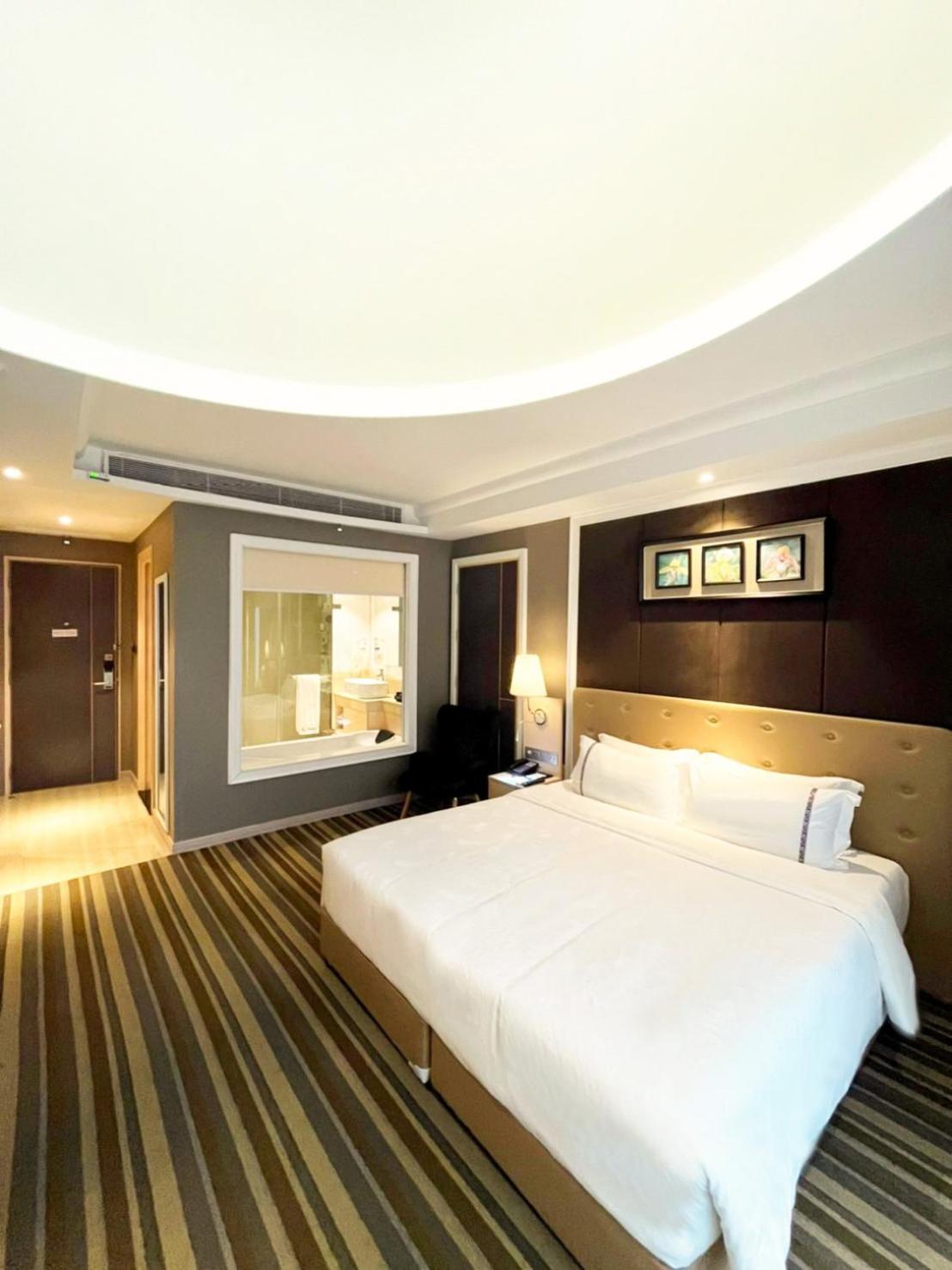 Deluxe King Room photo 3