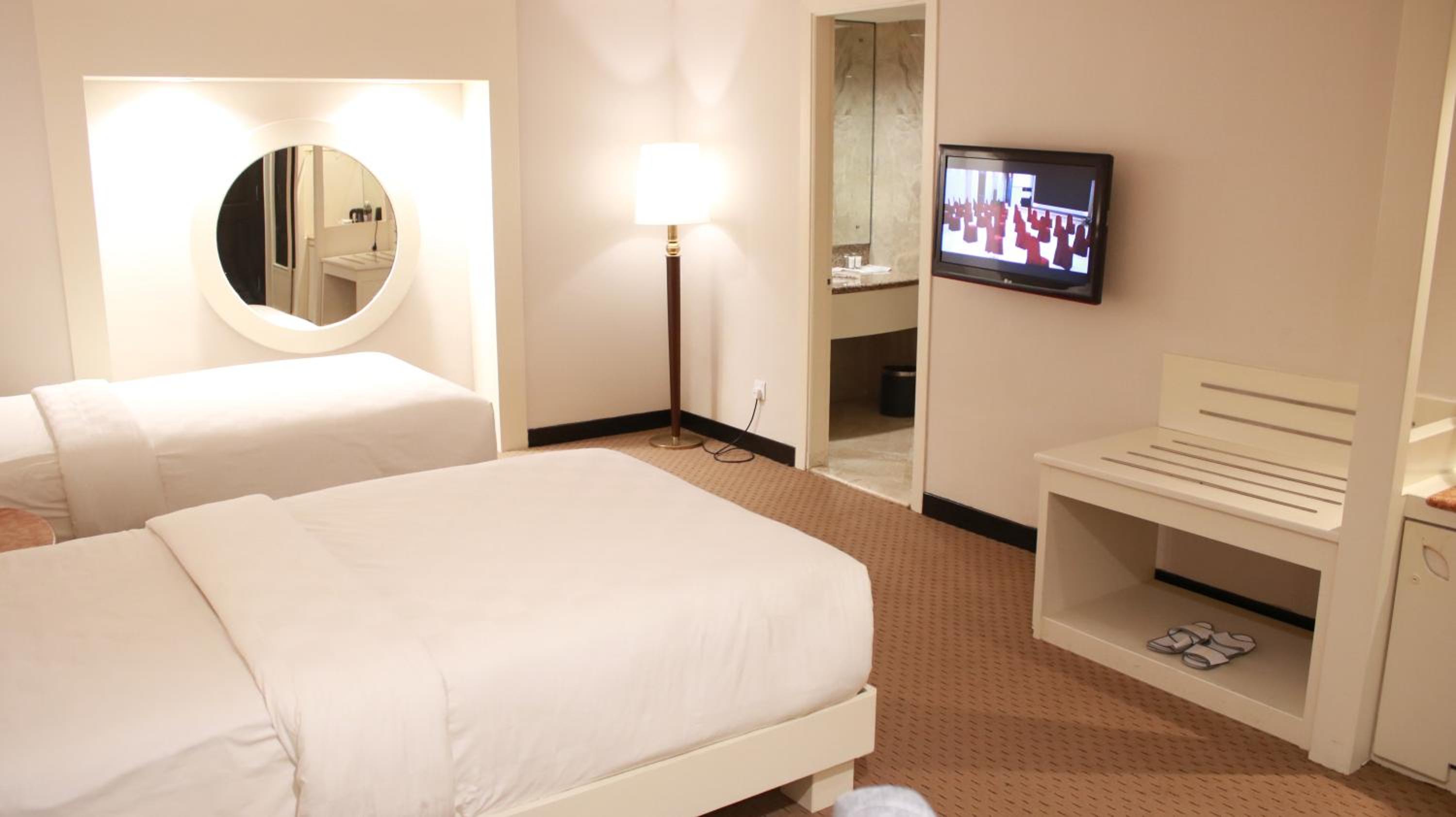 Superior Twin Room - Photo 8