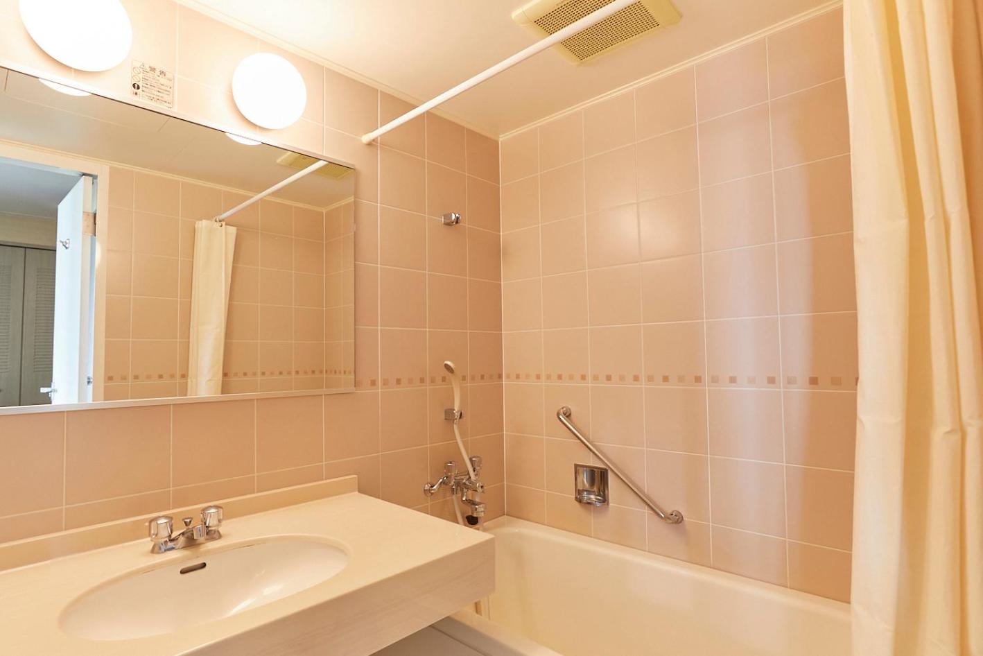 Twin Room (With Private Bath) photo 2