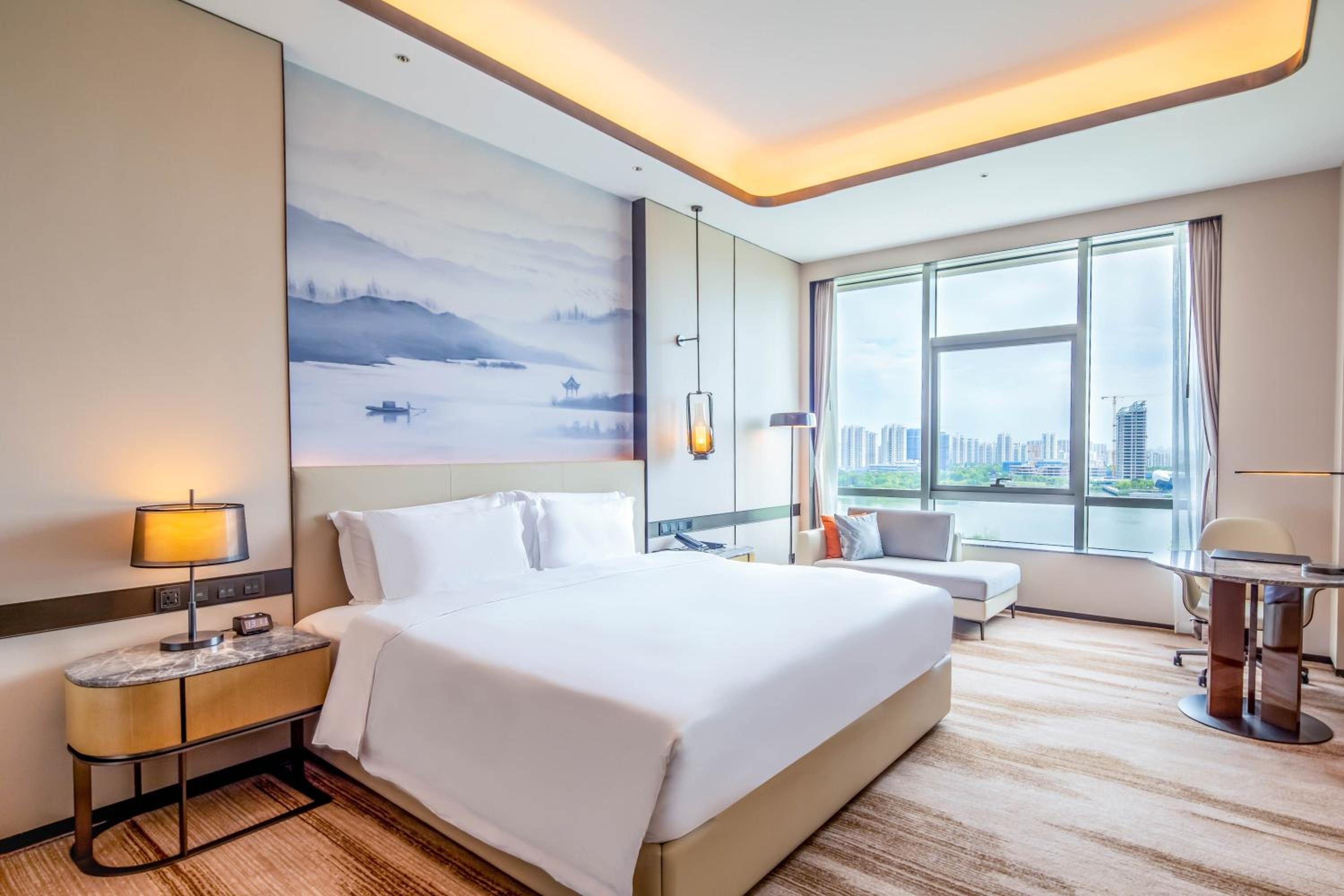 Superior King Room with Lake View - Photo 2