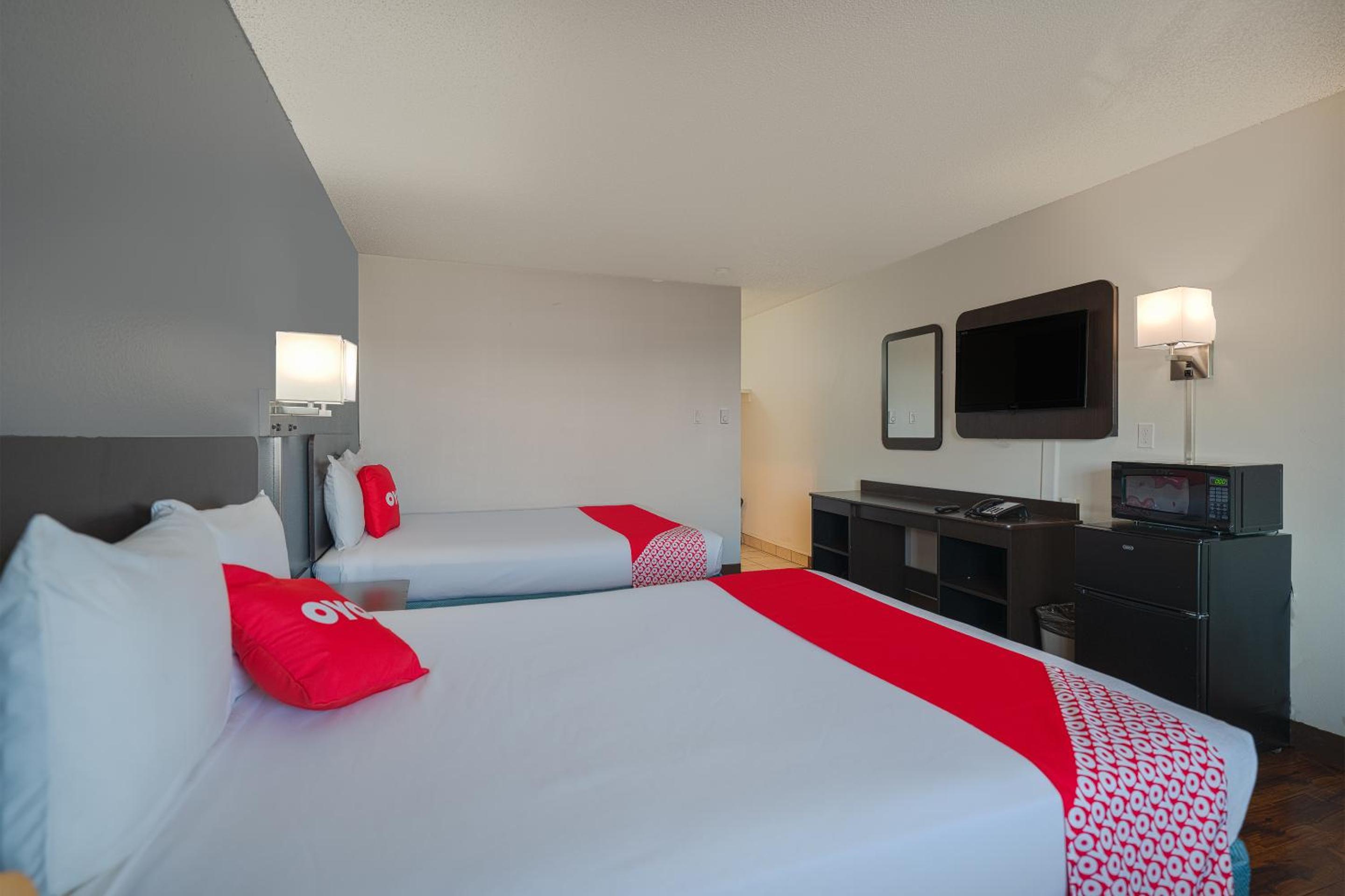 Double Room with Two Double Beds photo 2