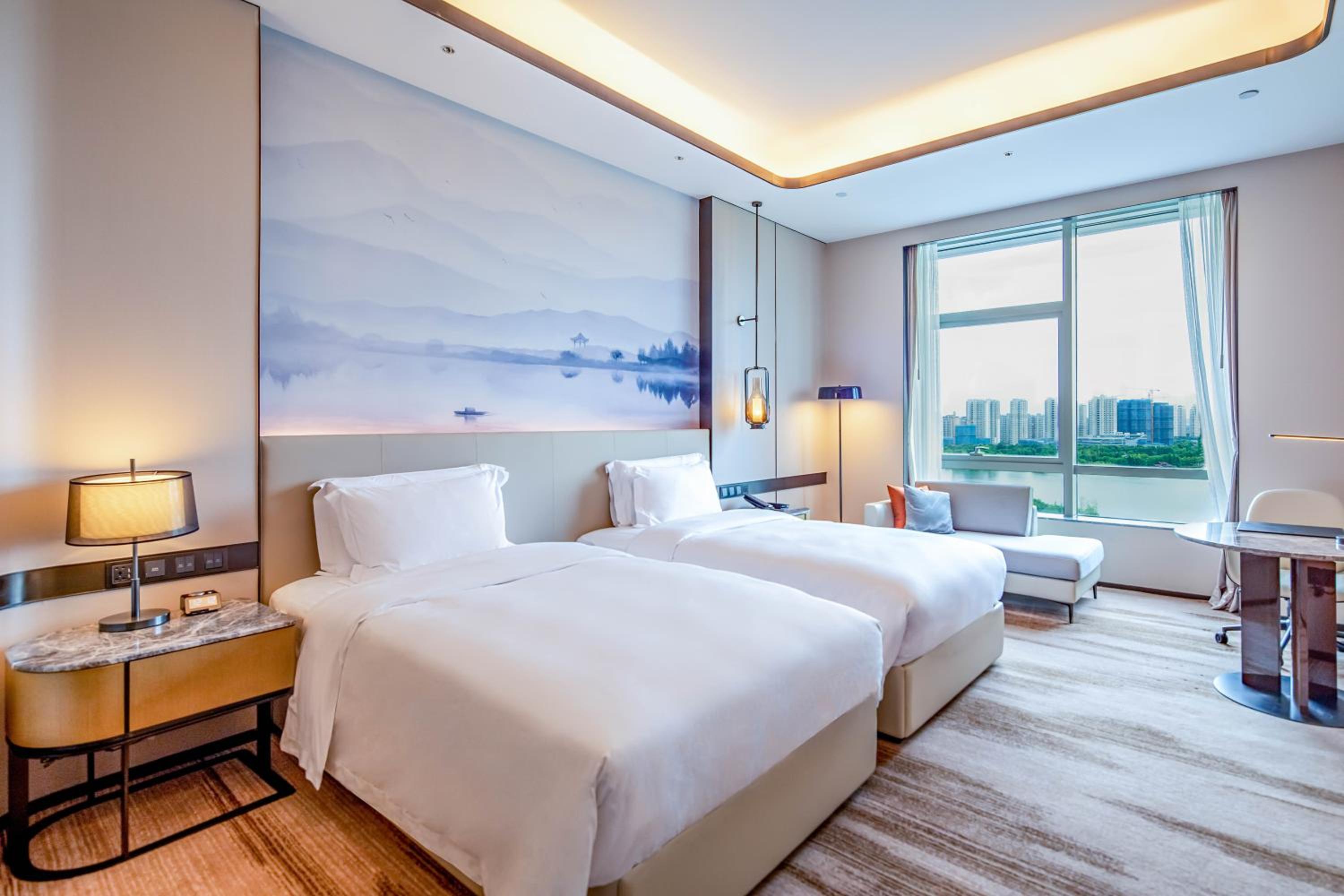 Superior Twin Room with Lake View - Photo 2