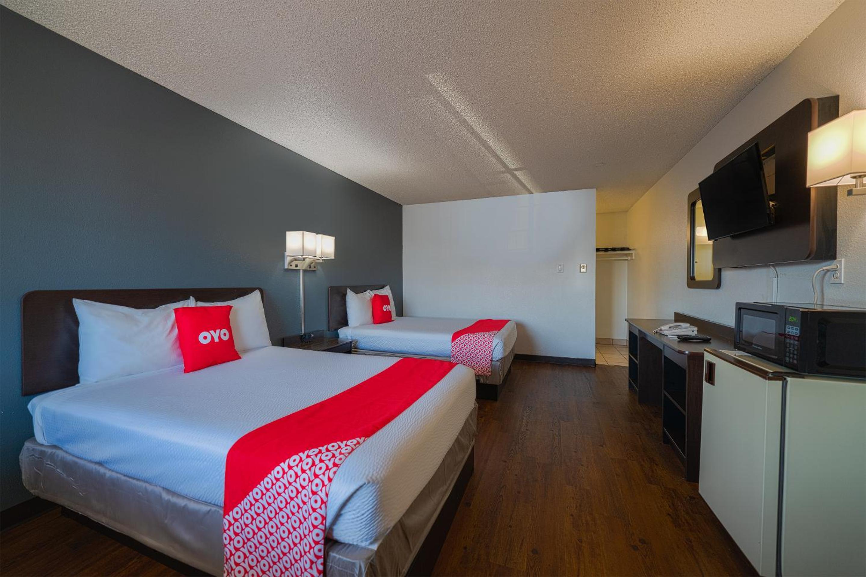 2 Queen Bed Accessible photo 1