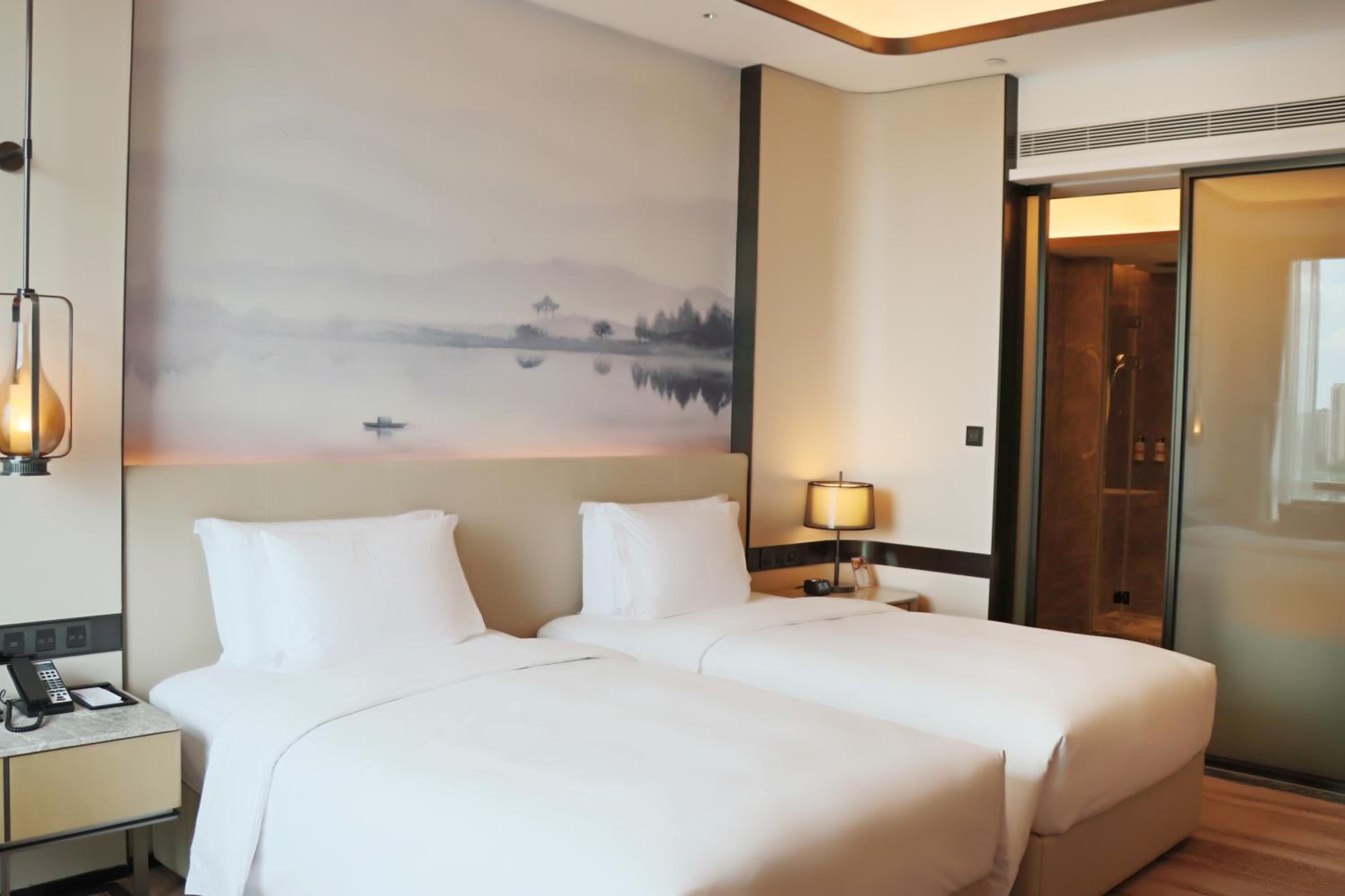 Deluxe Twin Room with Lake View - Photo 2